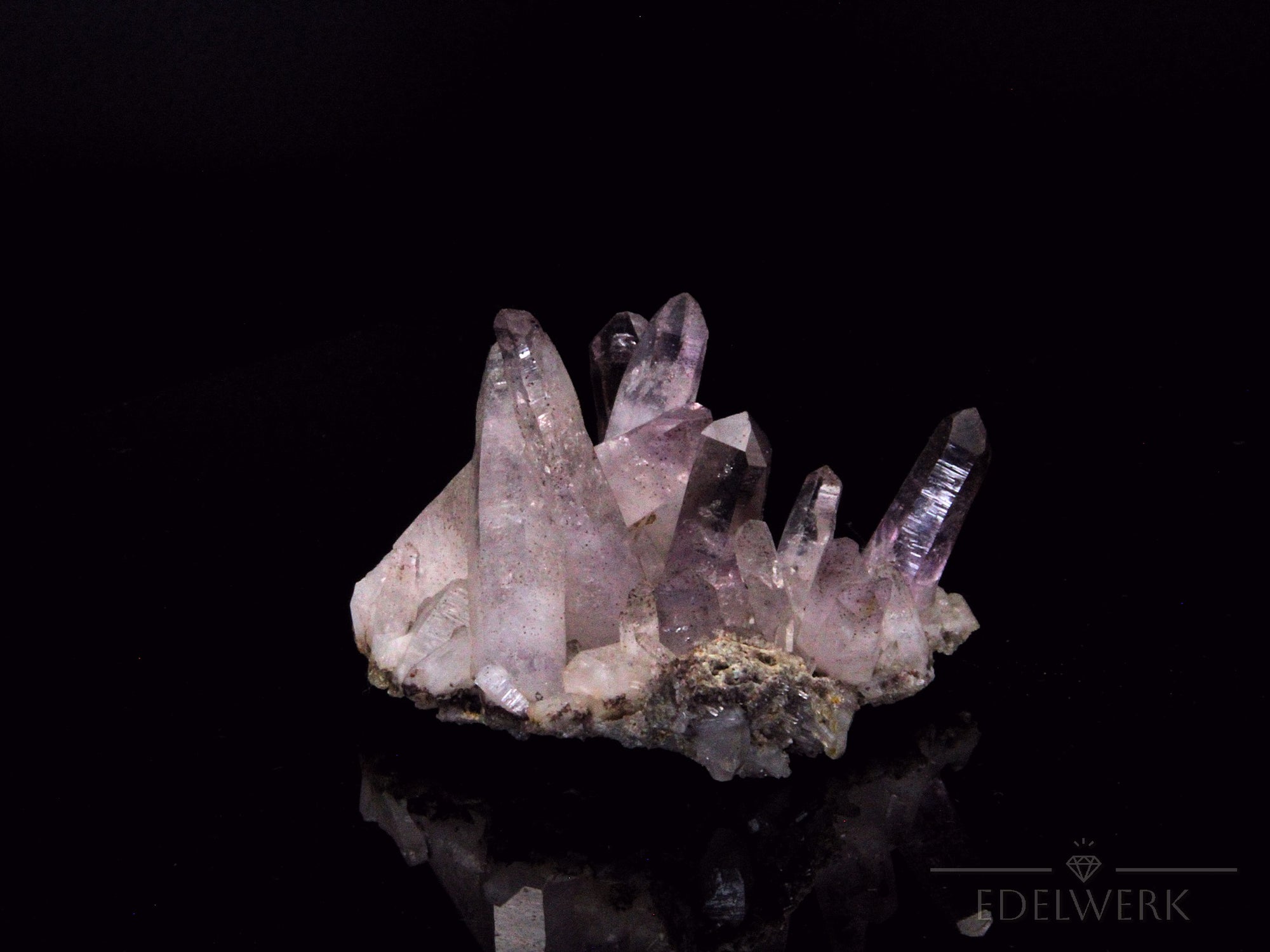 Brandbergamethyst Heilstein, Heilstein für schützende Energie, violette Kristallform.
