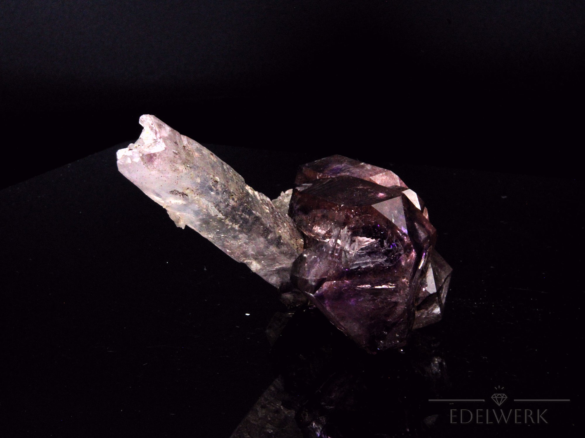 Brandbergamethyst Kristall, fördert intuitive Energie, violette natürliche Form.
