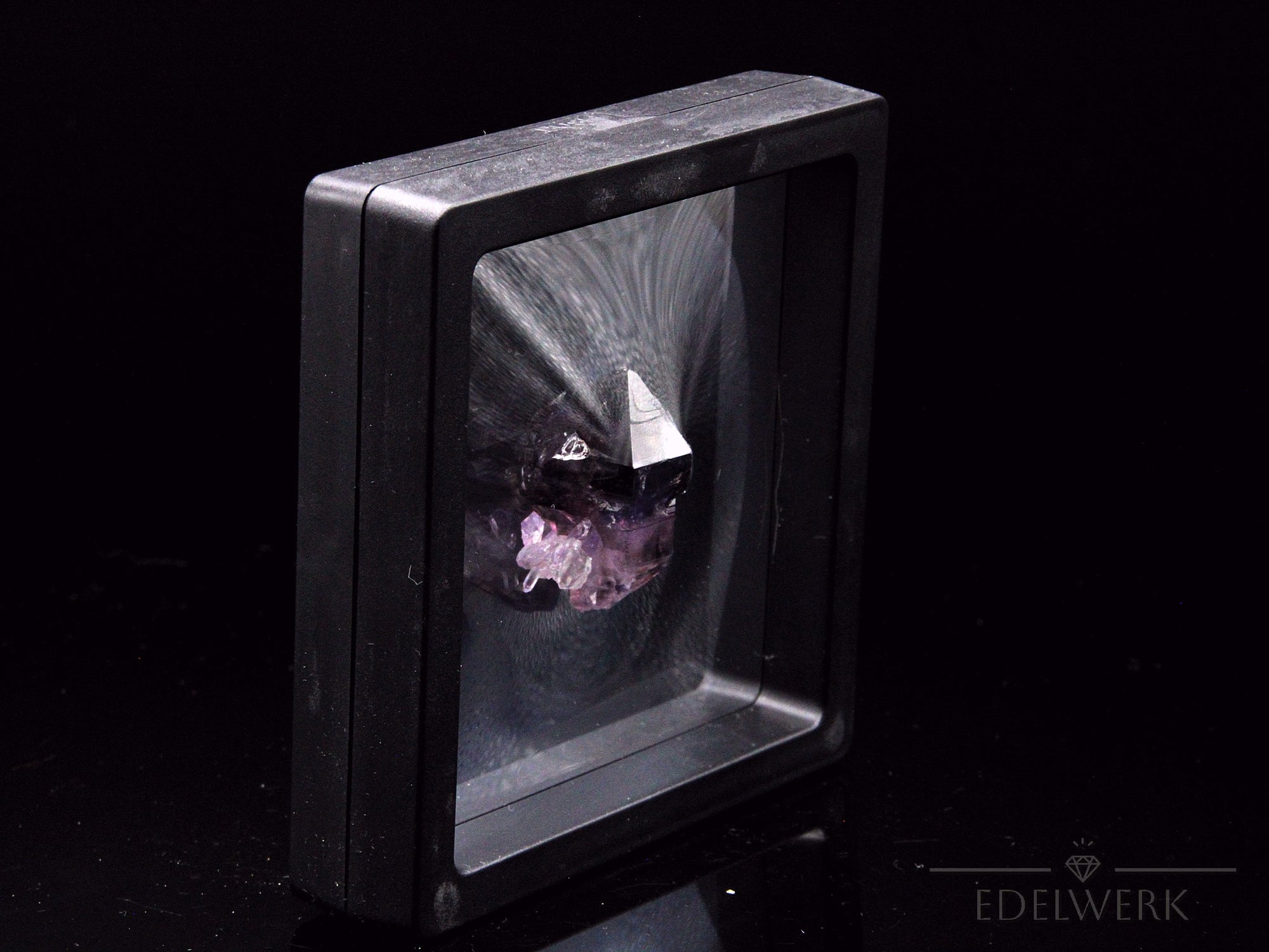 Natürlicher Brandbergamethyst, fördert innere Klarheit, violette ungeschliffene Struktur.