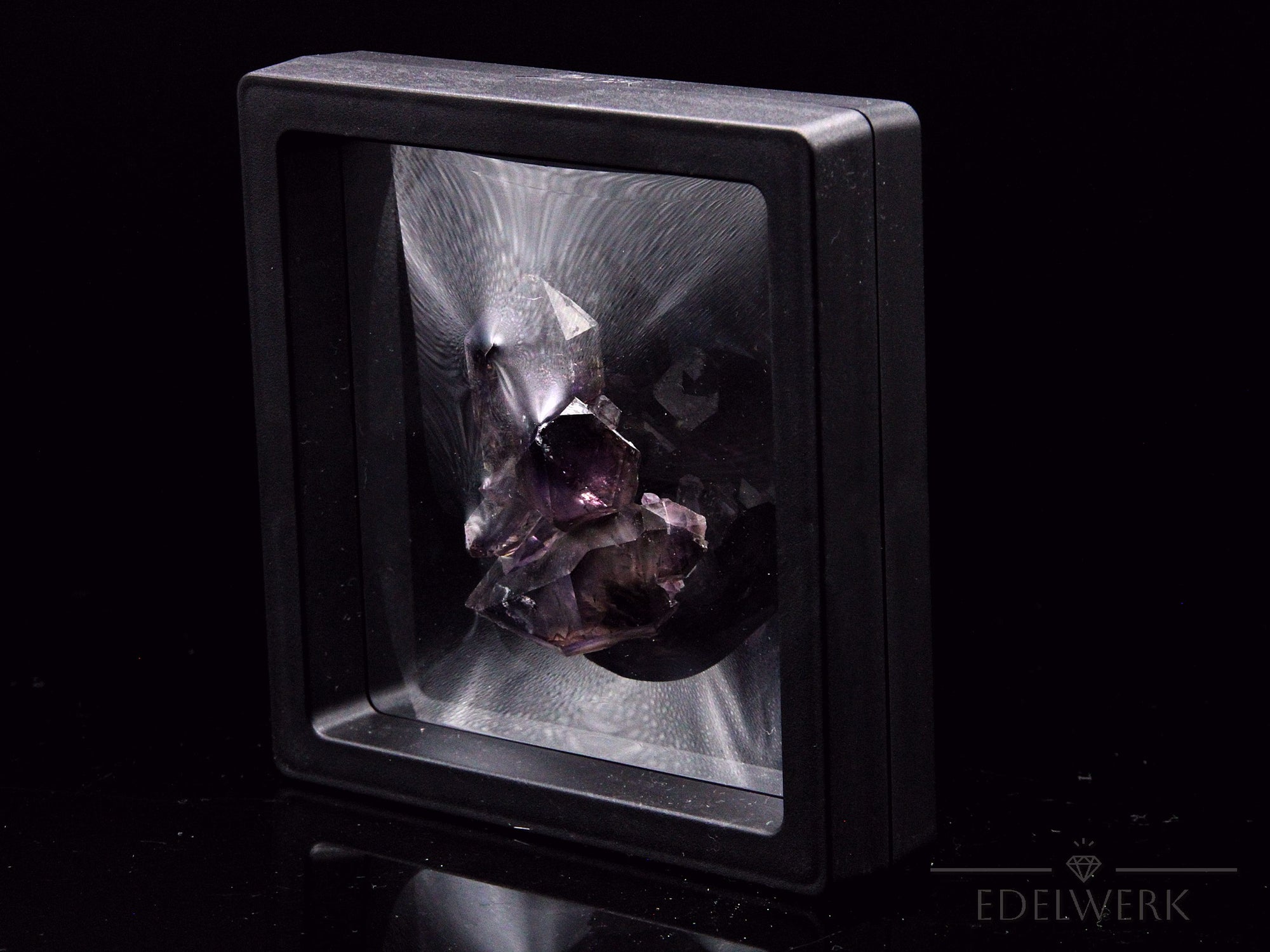 Brandbergamethyst Kristall, fördert energetische Balance, violette natürliche Form.