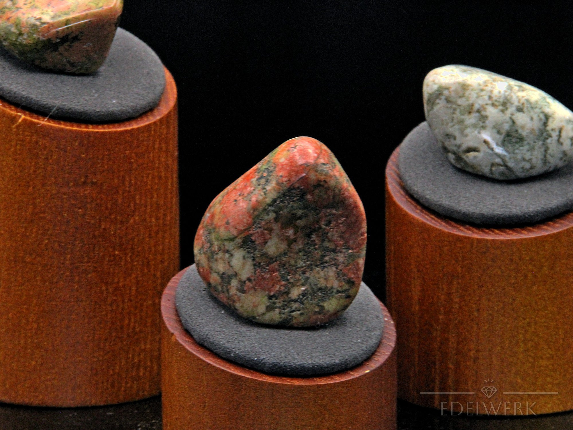 Kleiner Unakit, Heilstein für spirituelle Kraft, ungeschliffene Form.