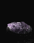 Natürlicher Amethyst Kristall, fördert meditative Harmonie, violette natürliche Form.