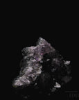 Strahlender Amethyst Kristall, fördert spirituelle Harmonie, violette Kristalloberfläche.
