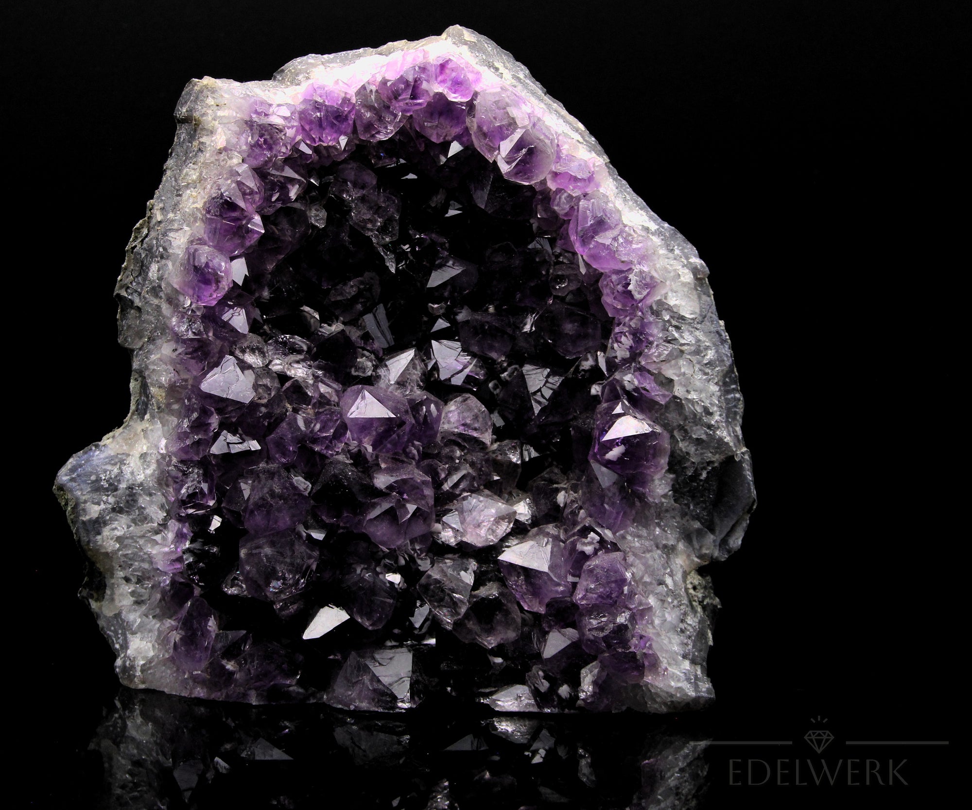 Amethyst Kristall Tiefviolett
