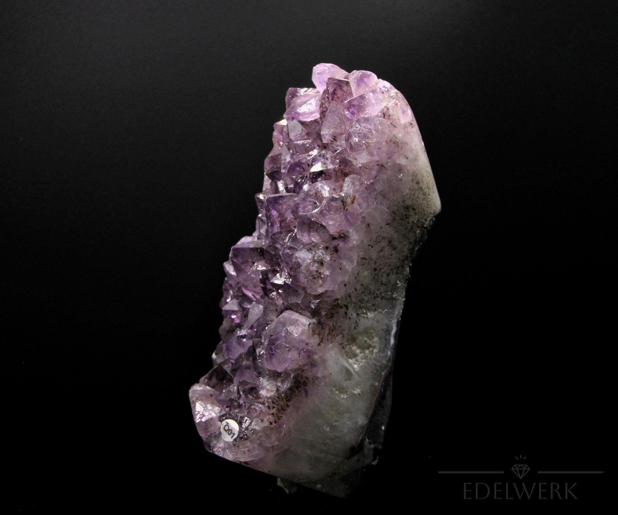 Natürlicher Amethyst Kristall, Heilstein für spirituelle Klarheit, violette Form.