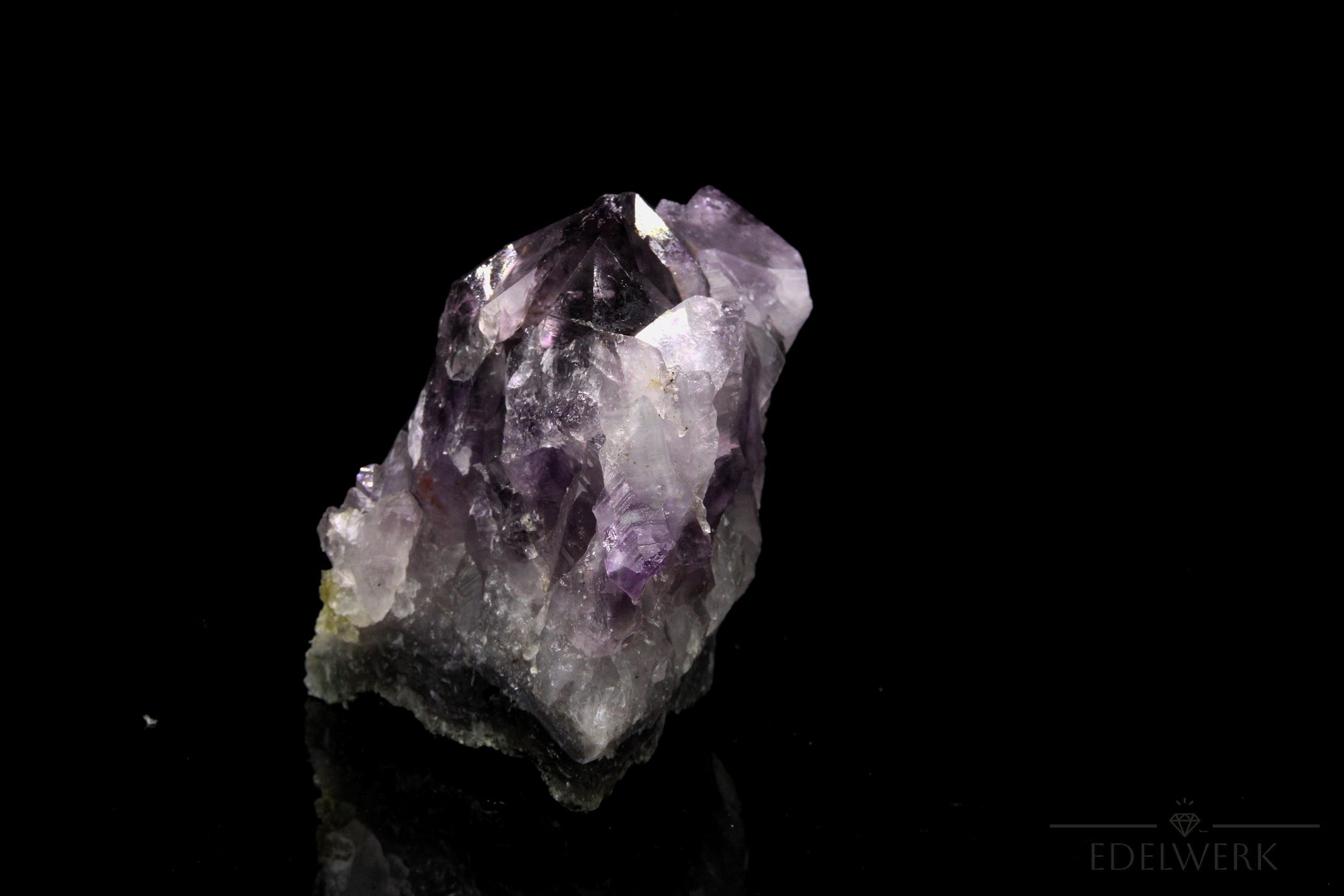 Amethyst Kristall für Klarheit, Heilstein für energetische Ruhe, violette Form.