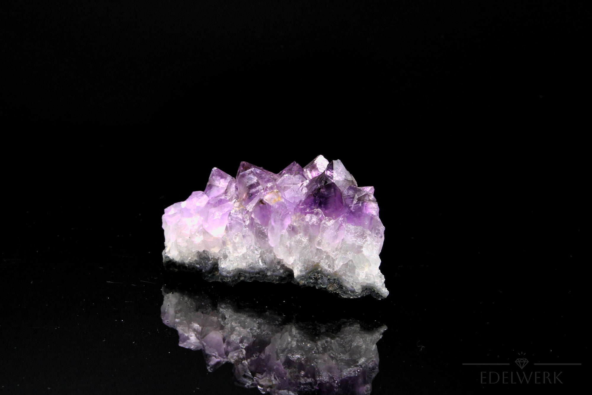 Amethyst Kristall für Balance, Heilstein für innere Stärke, violette Struktur.