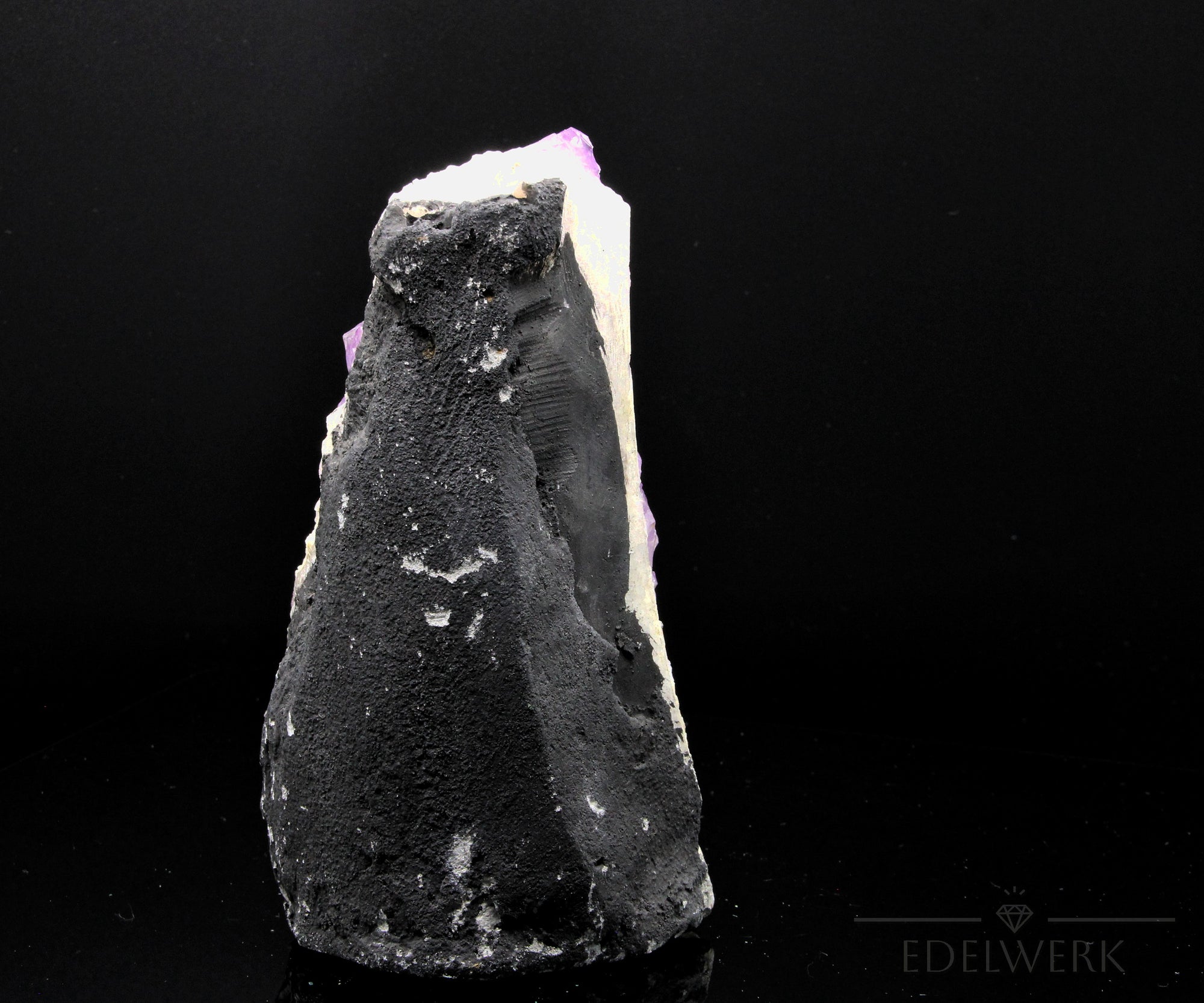 Amethyst Kristall für Klarheit, fördert spirituelle Klarheit, violette Kristallstruktur.