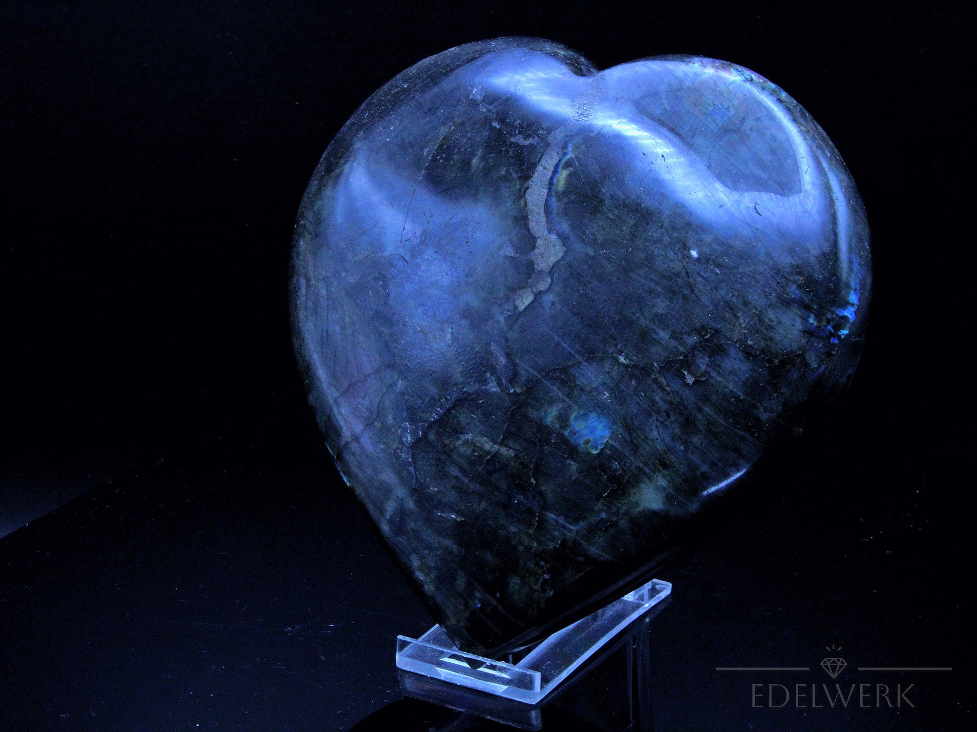 Natürlicher Labradorite, fördert spirituelle Energie, ungeschliffene bunte Struktur.