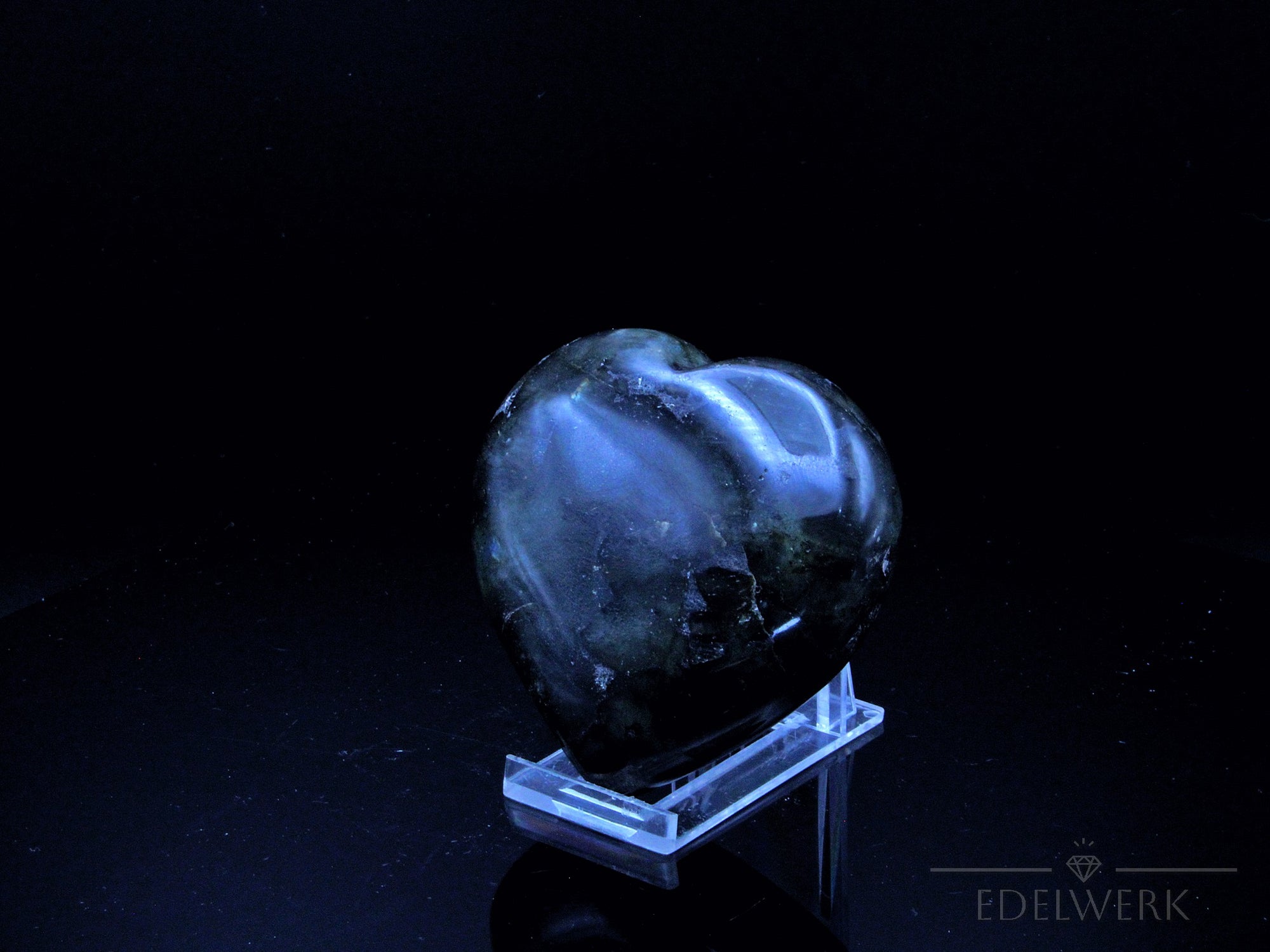 Labradorite Heilstein, fördert intuitive Energie, bunte Kristallstruktur.