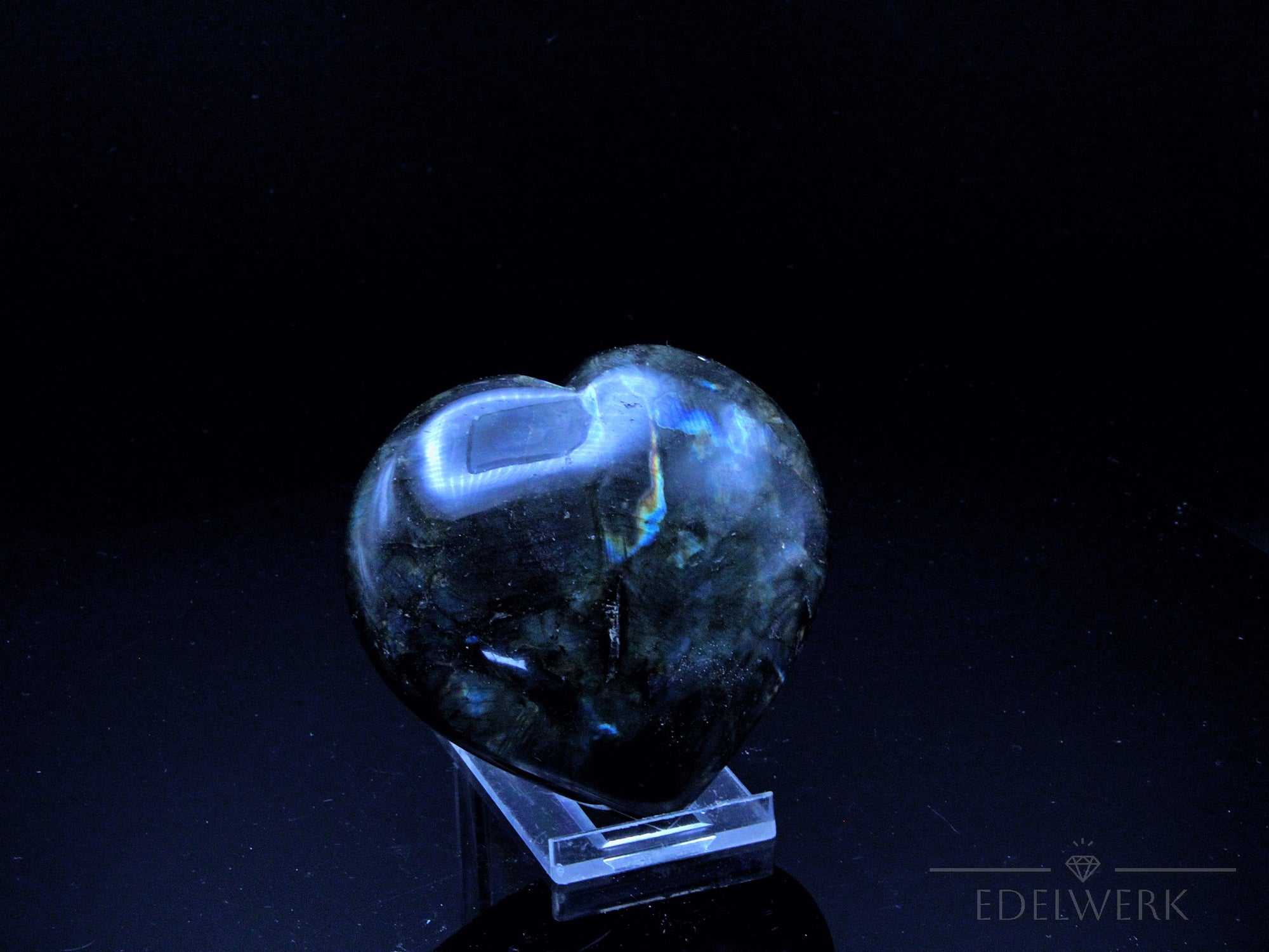 Strahlender Labradorite, Heilstein für spirituelle Kraft, bunte glänzende Form.