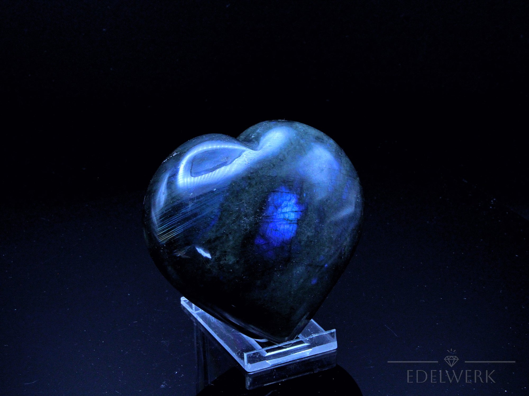 Klarer Labradorite, Heilstein für spirituelle Inspiration, bunte glänzende Struktur.