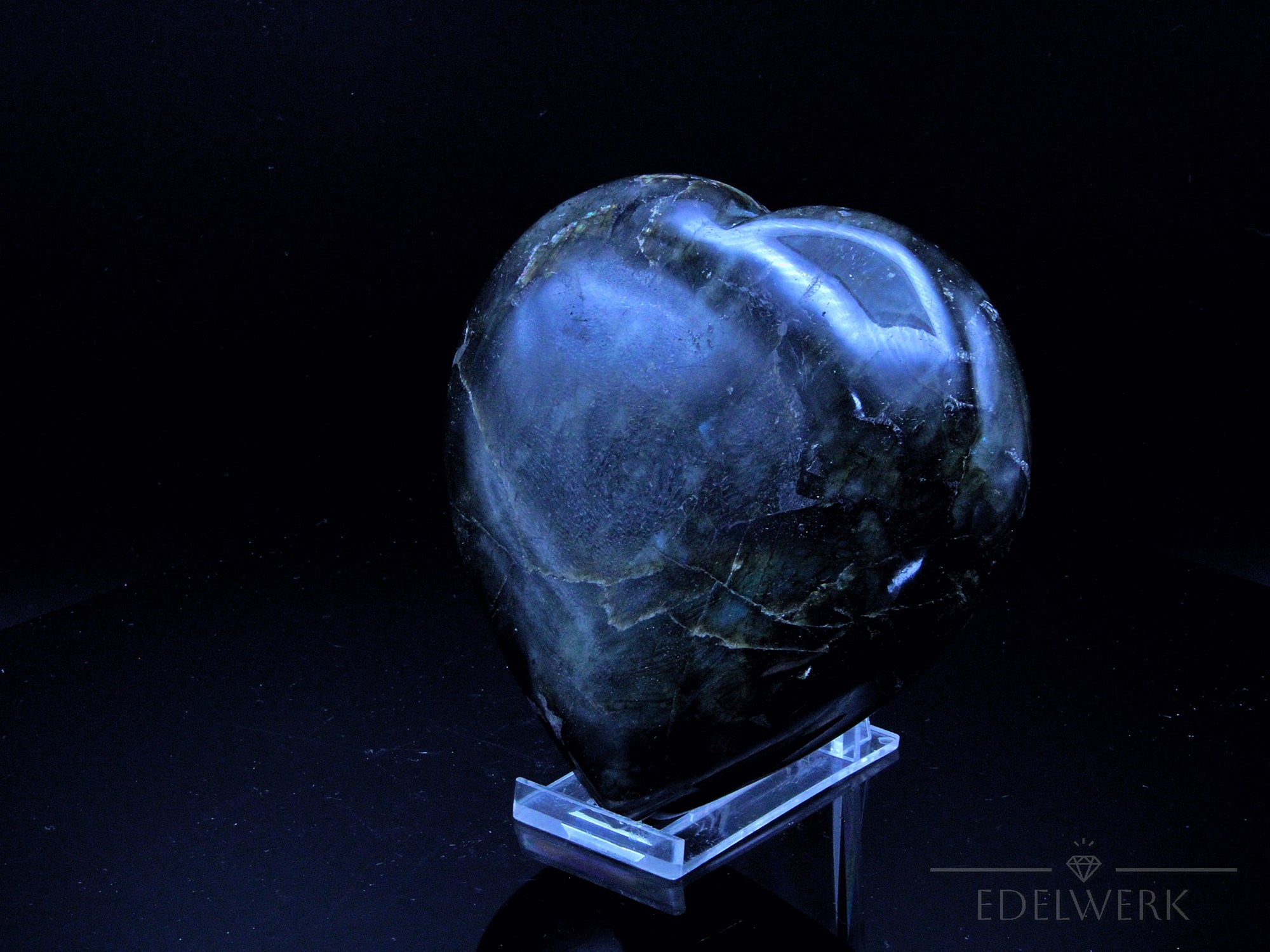 Klarer Labradorite, fördert harmonische Energie, durchsichtige bunte Oberfläche.