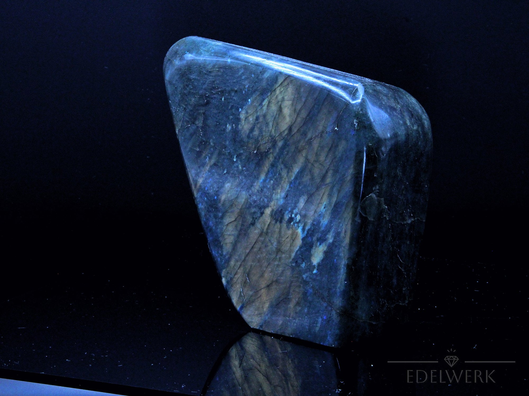Natürlicher Labradorite, Heilstein für spirituelle Intuition, bunte Form.