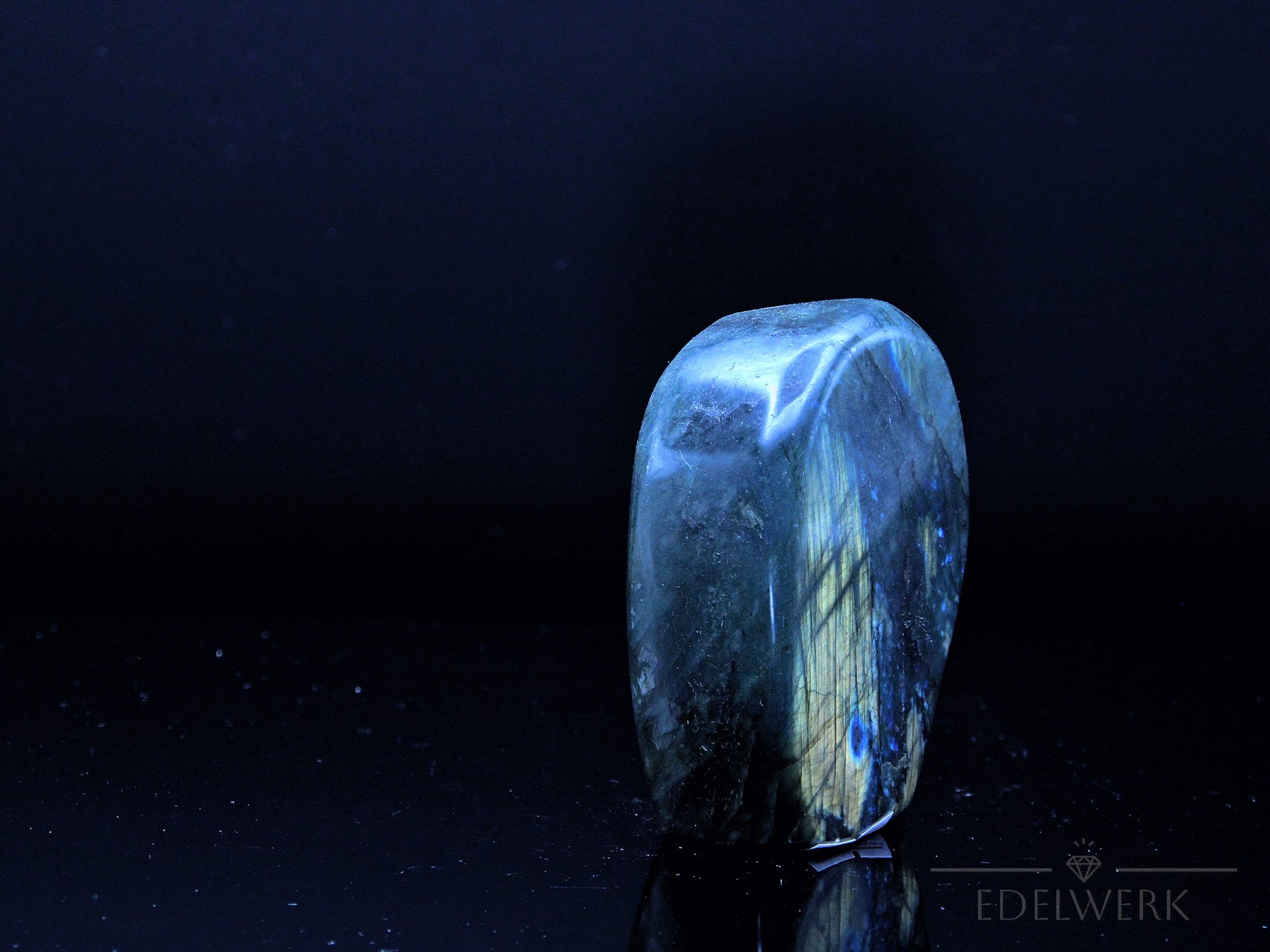 Natürlicher Labradorite, Heilstein für innere Balance, bunte Oberfläche.