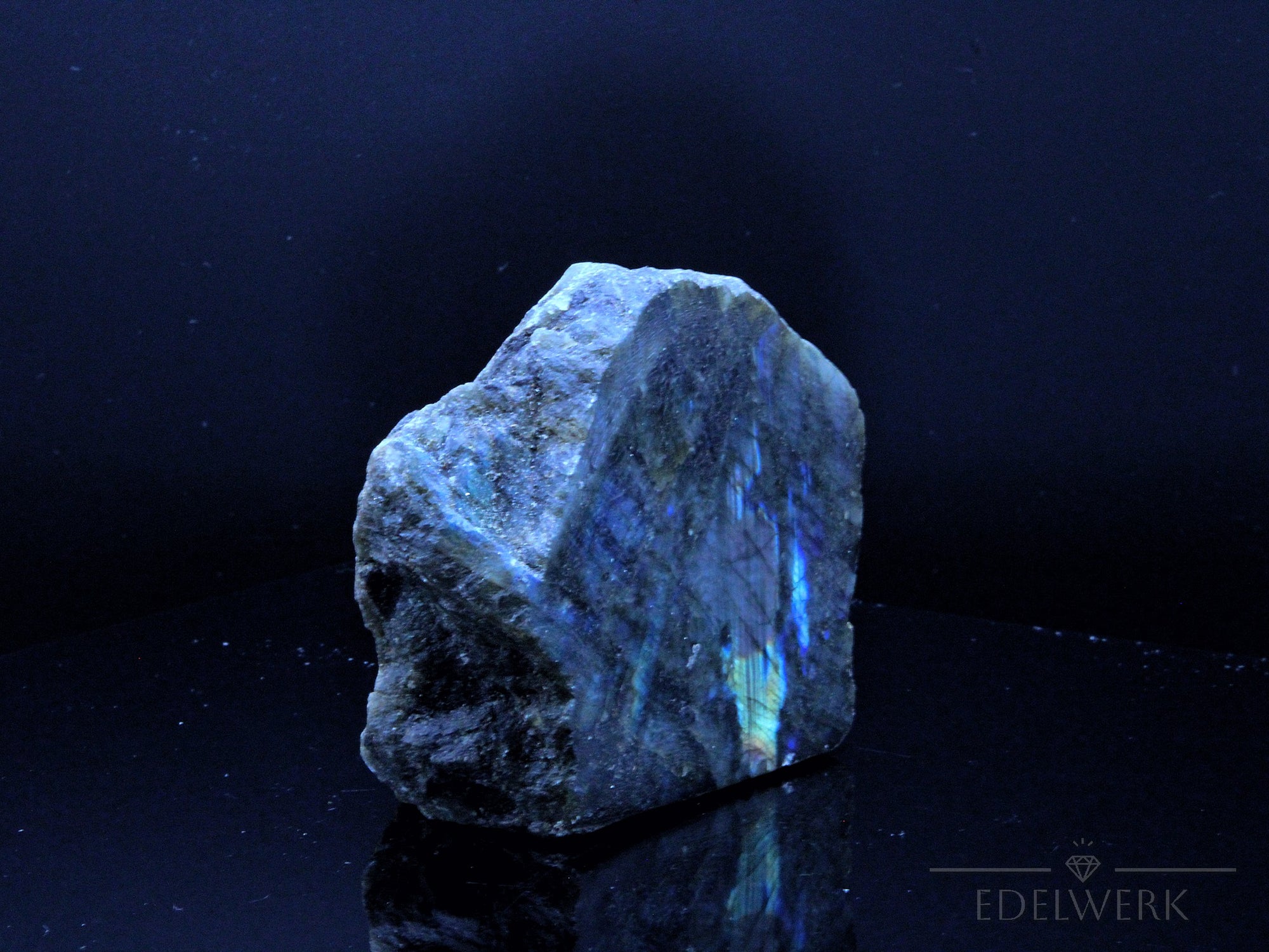 Klarer Labradorite, Heilstein für klare Energie, bunte Kristallform.