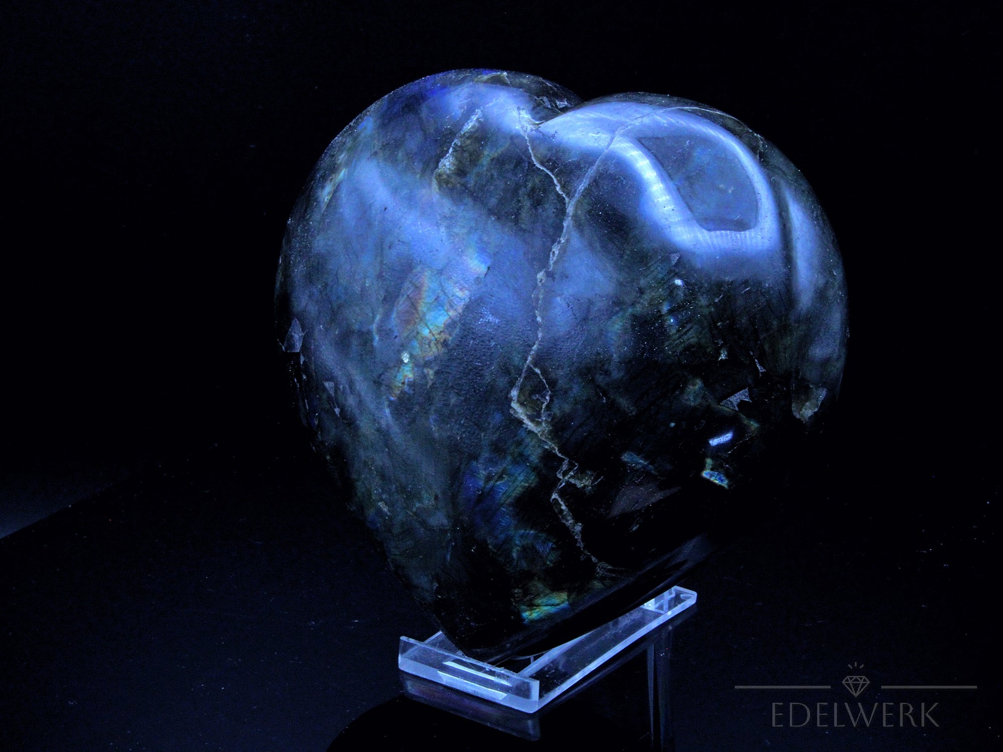 Natürlicher Labradorite, fördert energetische Harmonie, ungeschliffene bunte Struktur.