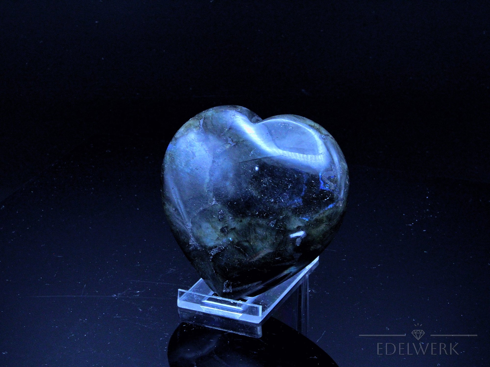 Natürlicher Labradorite, fördert spirituelle Ruhe, ungeschliffene bunte Struktur.