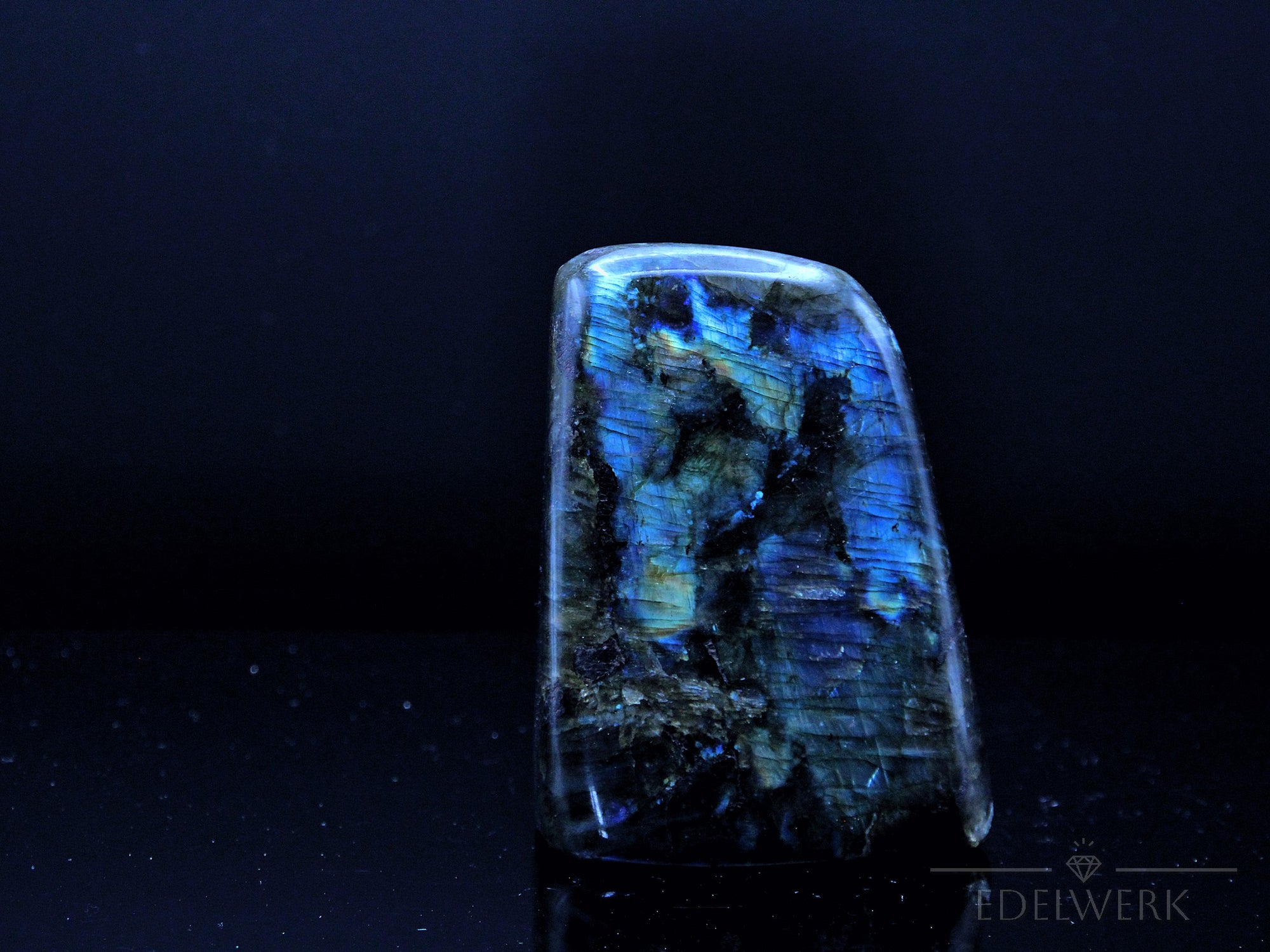 Natürlicher Labradorite, Heilstein für spirituelle Klarheit, bunte Form.