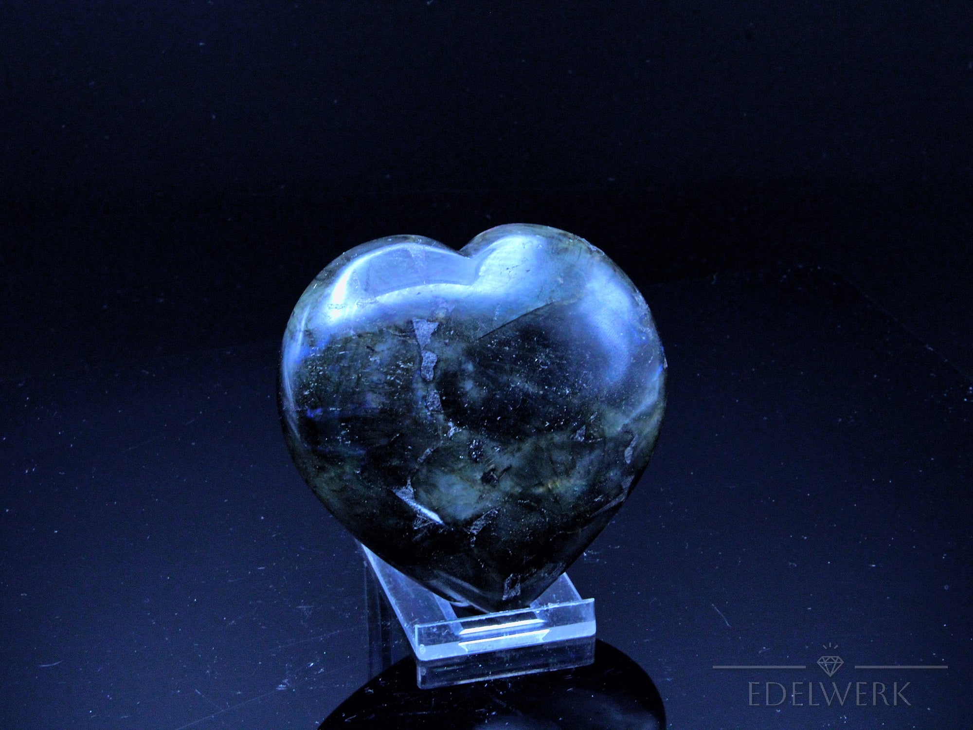 Natürlicher Labradorite, Heilstein für meditative Entspannung, bunte Form.