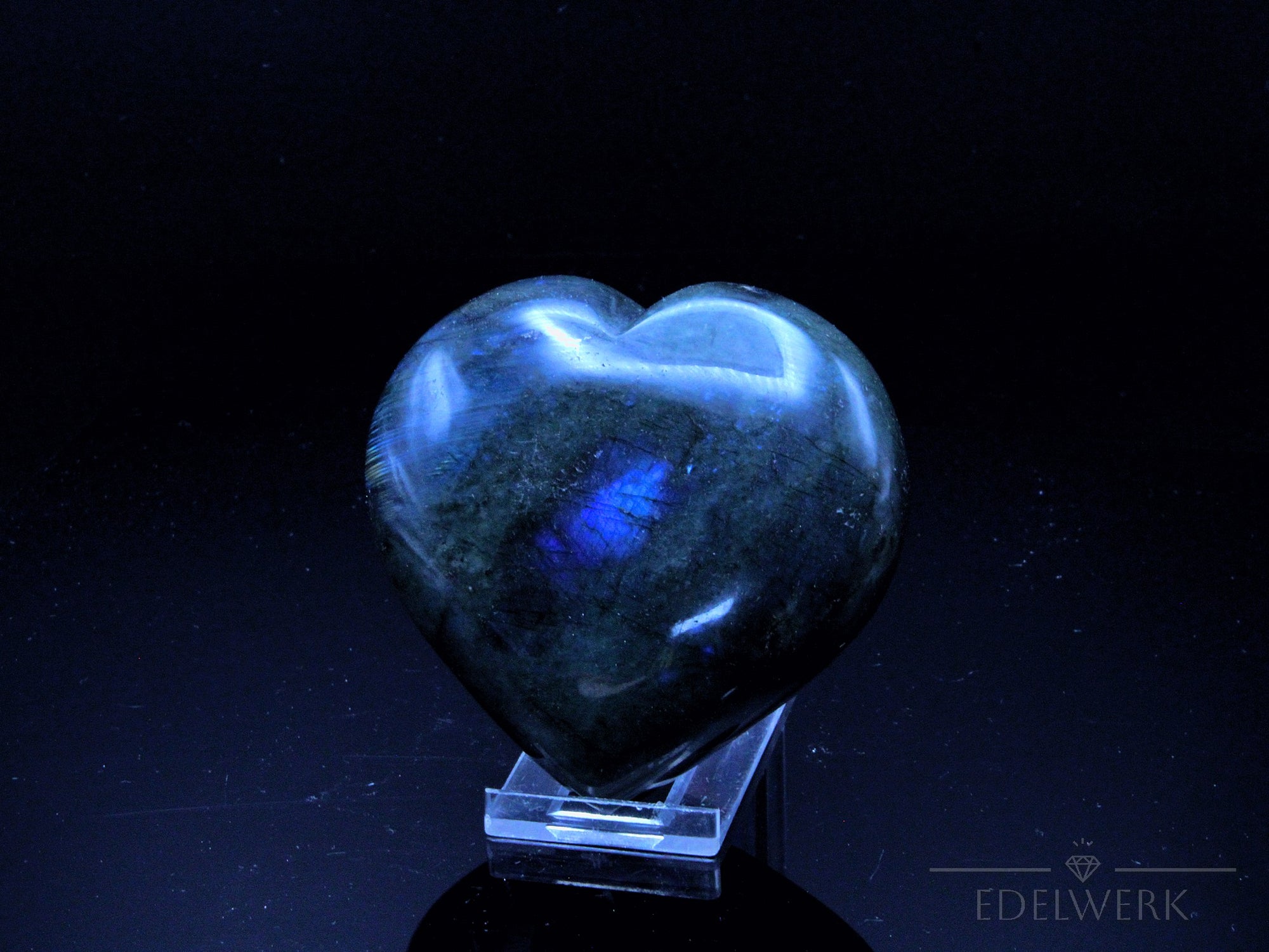 Klarer Labradorite, fördert harmonische Energie, durchsichtige bunte Oberfläche.