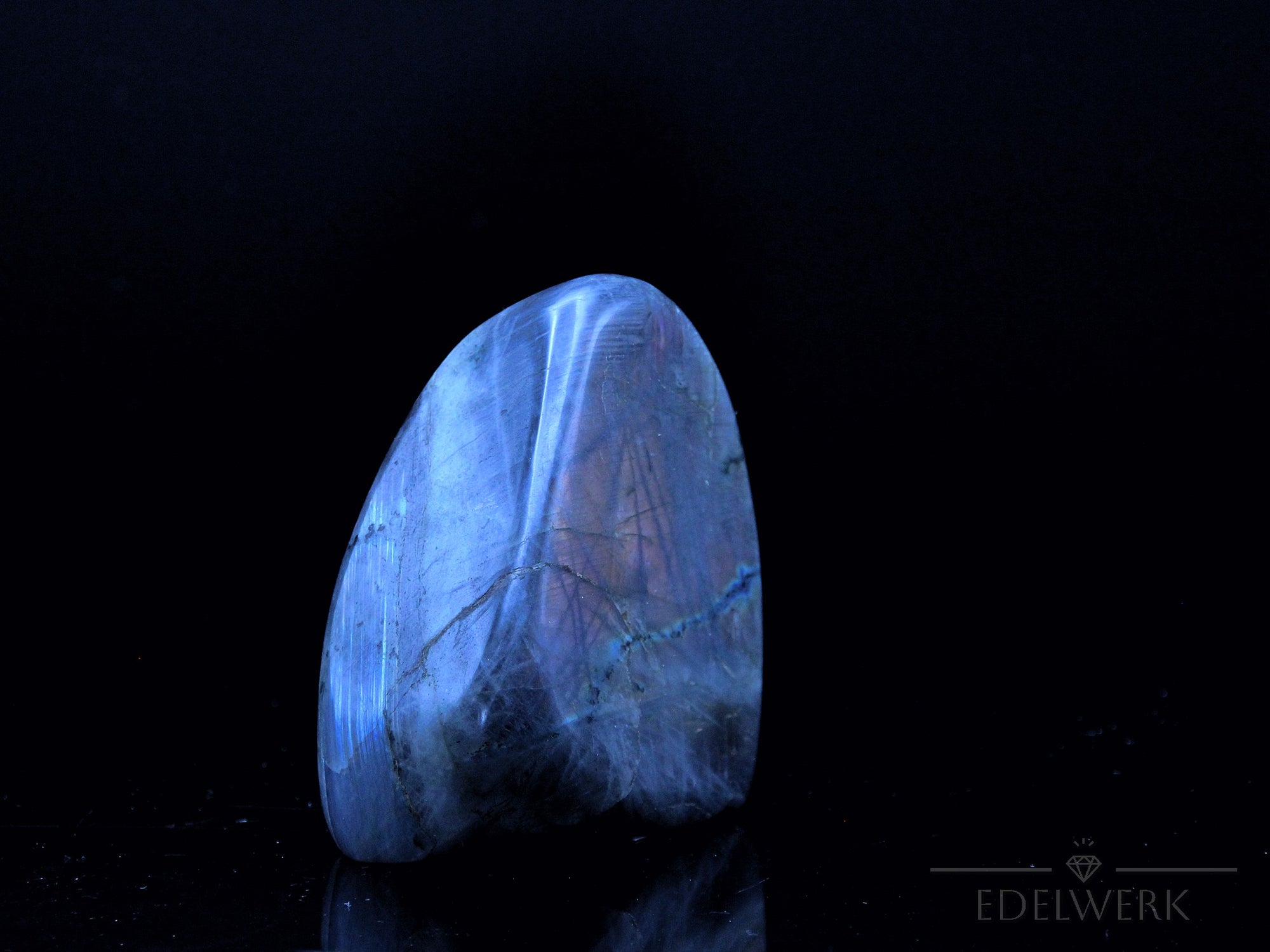 Strahlender Labradorite, fördert spirituelle Klarheit, bunte natürliche Form.