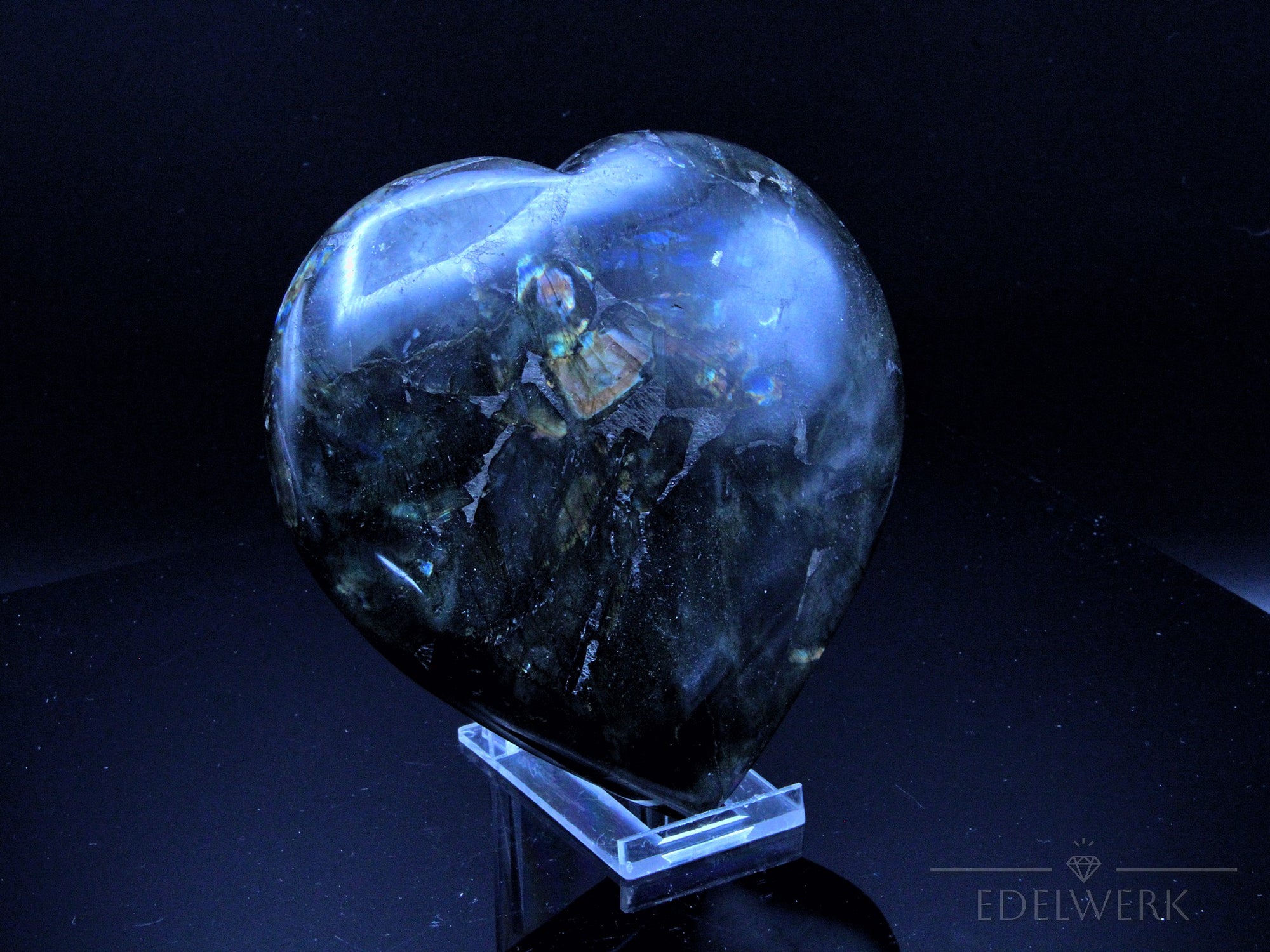 Labradorite Heilstein, Heilstein für spirituelle Energie, bunte glänzende Form.