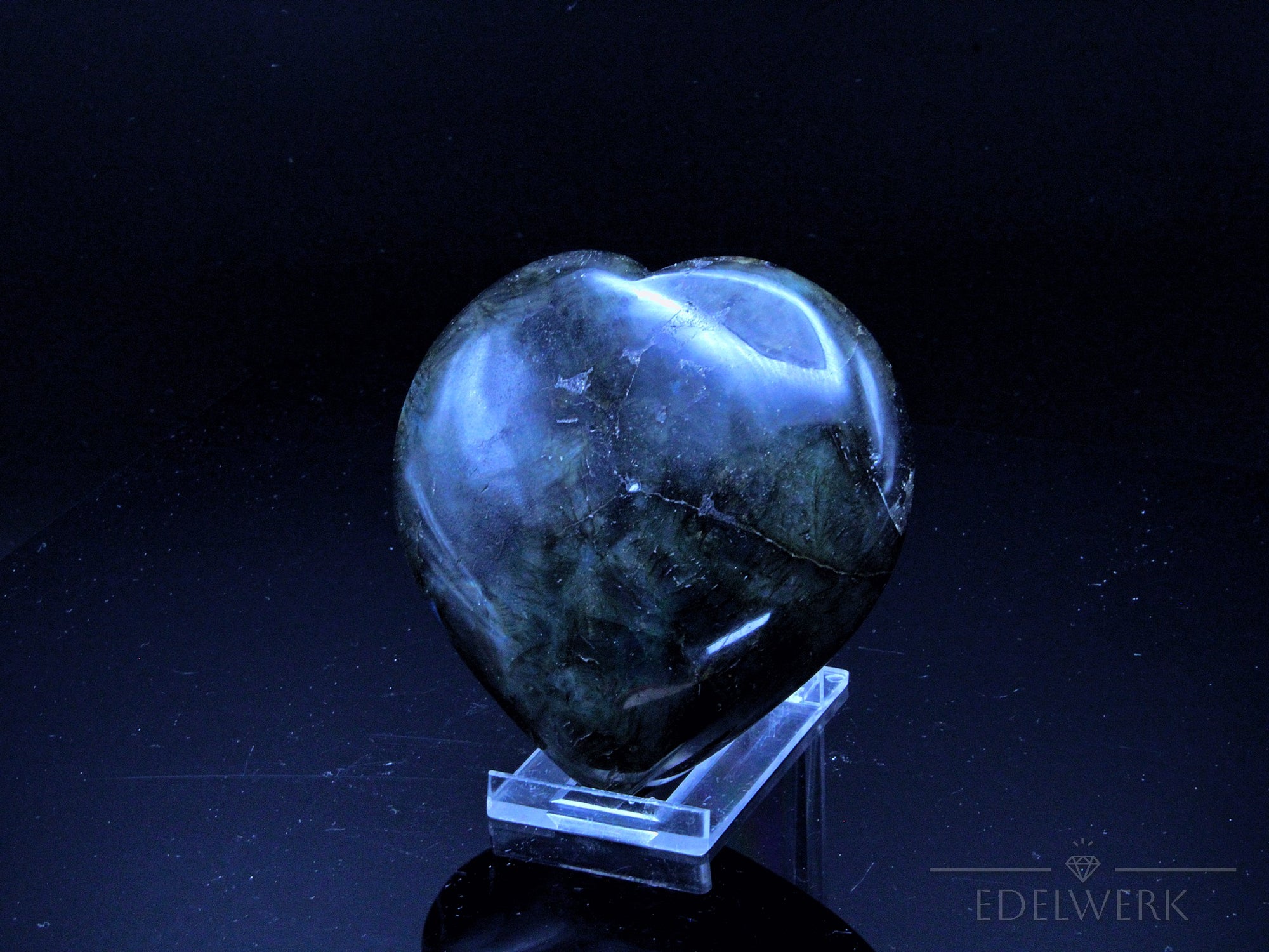 Strahlender Labradorite, fördert spirituelle Meditation, bunte Kristallstruktur.