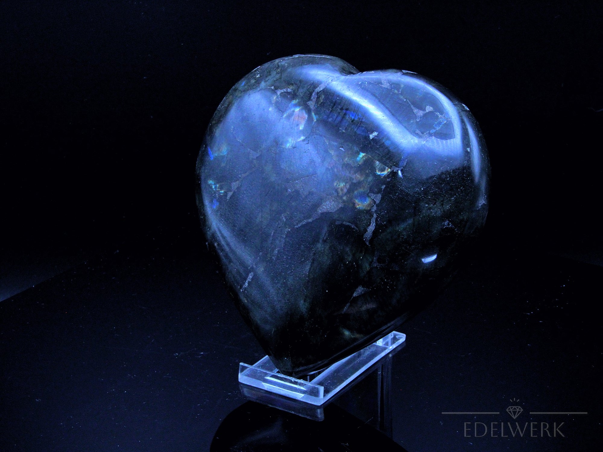 Labradorite Heilstein, fördert meditative Kraft, bunte Kristallstruktur.