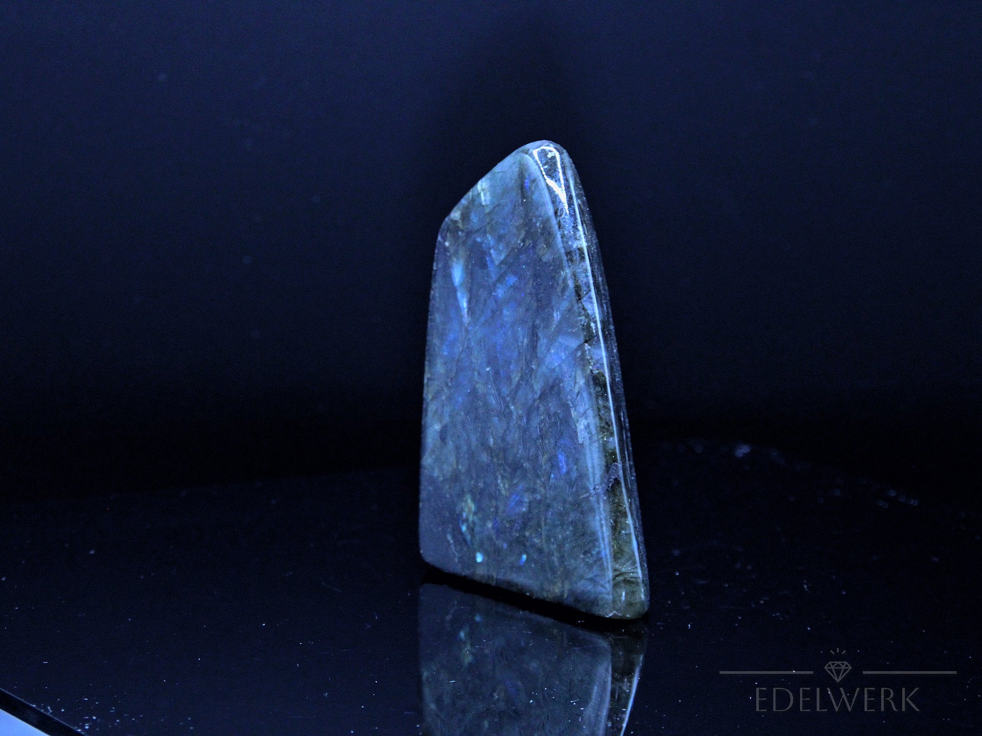 Strahlender Labradorite, Heilstein für innere Balance, bunte Oberfläche.