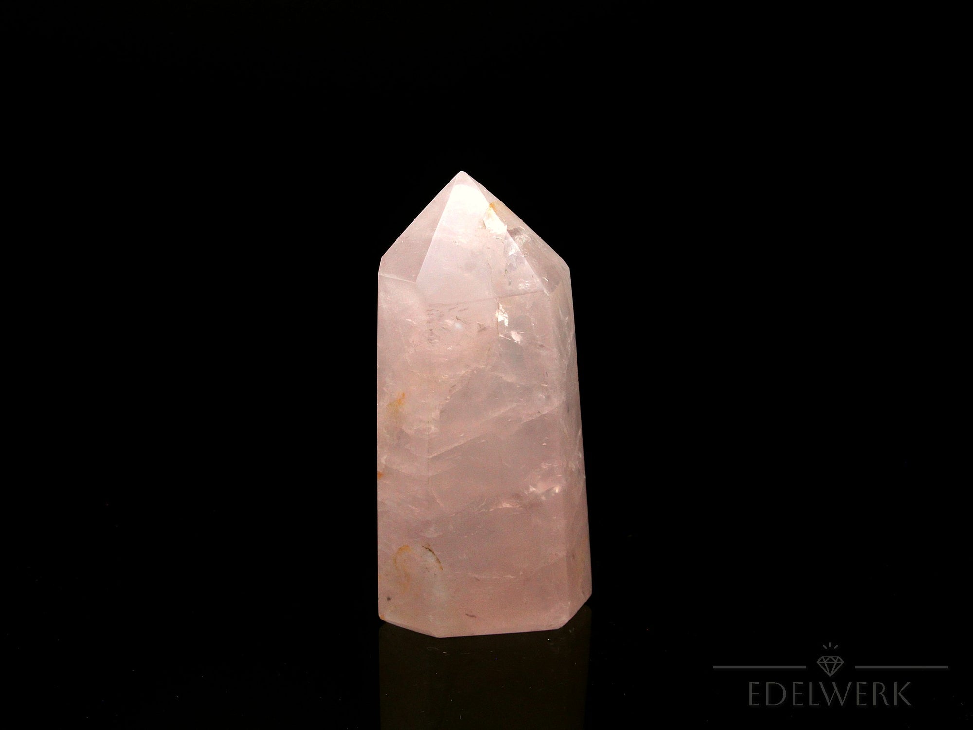 Natürlicher Rosenquarz, Heilstein für energetische Schutz, rosa Kristallform.