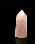 Natürlicher Rosenquarz, fördert klare Intuition, rosa glänzende Struktur.