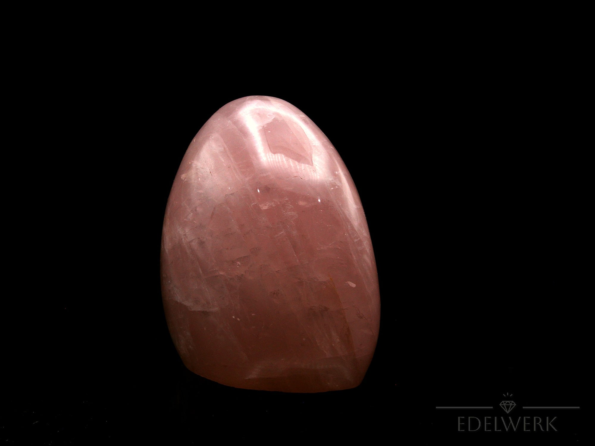 Klarer Rosenquarz, fördert meditative Balance, durchsichtige rosa Oberfläche.