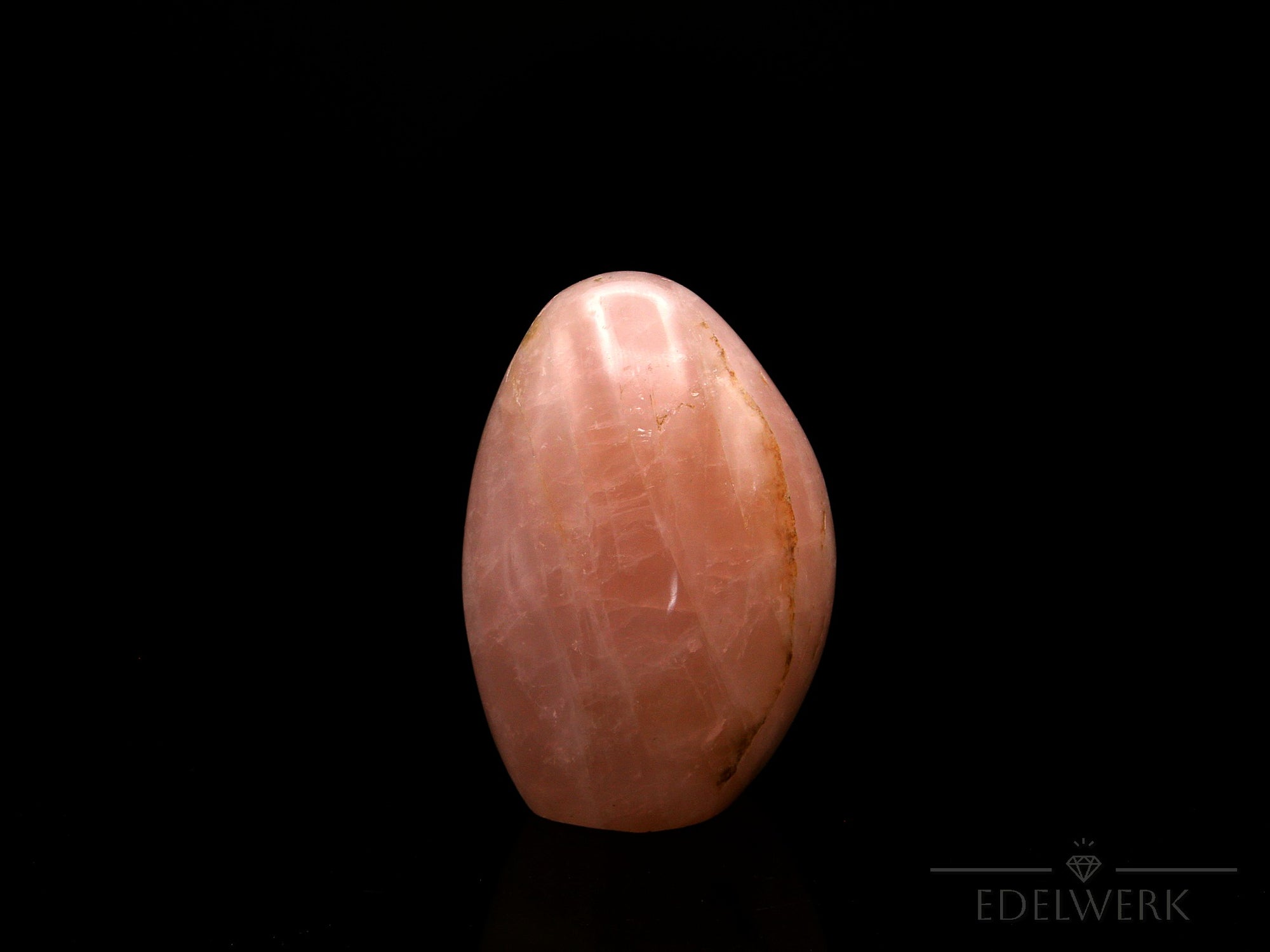Klarer Rosenquarz, Heilstein für meditative Entspannung, rosa glänzende Struktur.