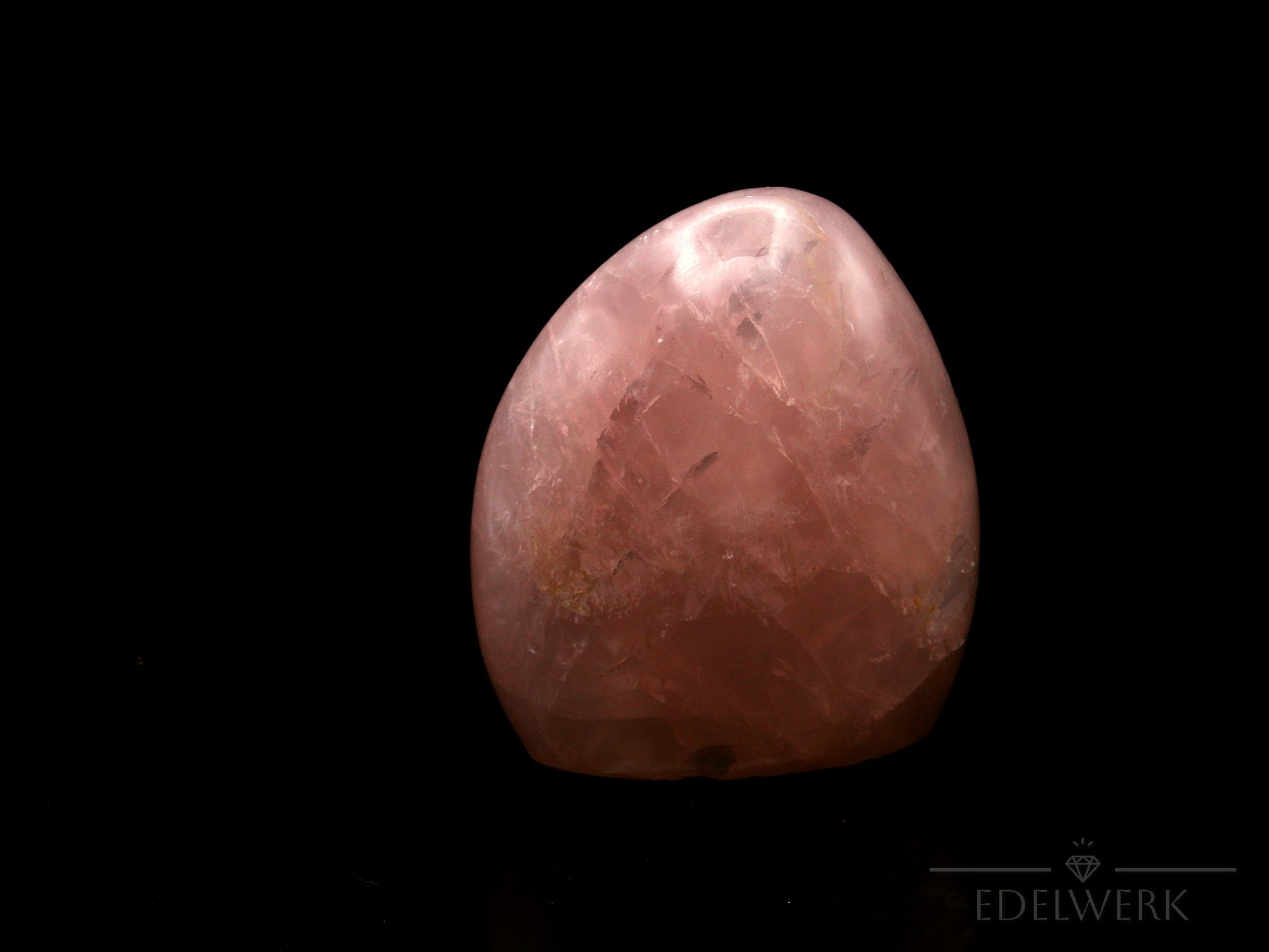 Klarer Rosenquarz, fördert spirituelle Harmonie, rosa glänzende Kristalle.