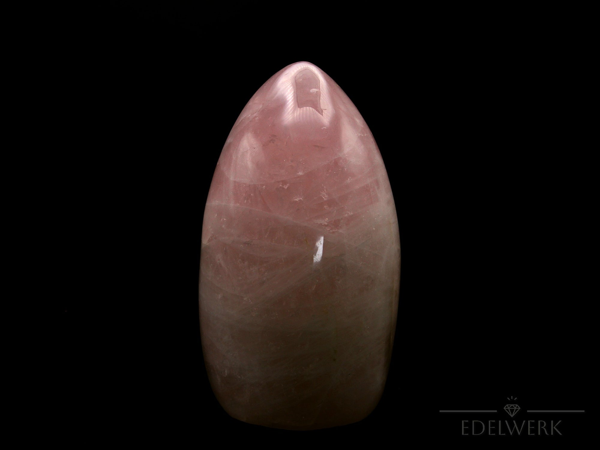 Natürlicher Rosenquarz, fördert spirituelle Balance, rosa Oberfläche.
