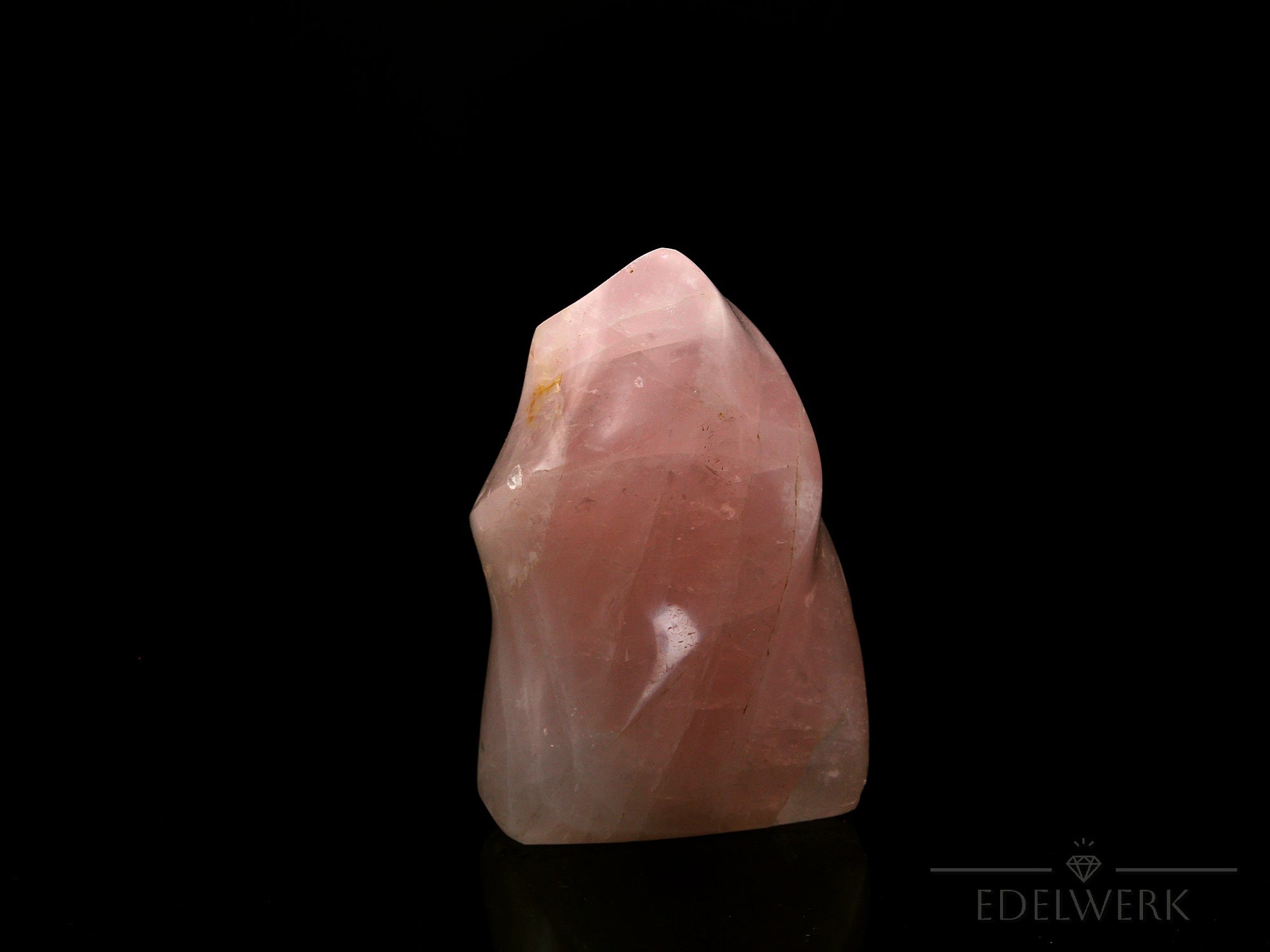 Klarer Rosenquarz, fördert spirituelle Balance, rosa glänzende Kristalle.