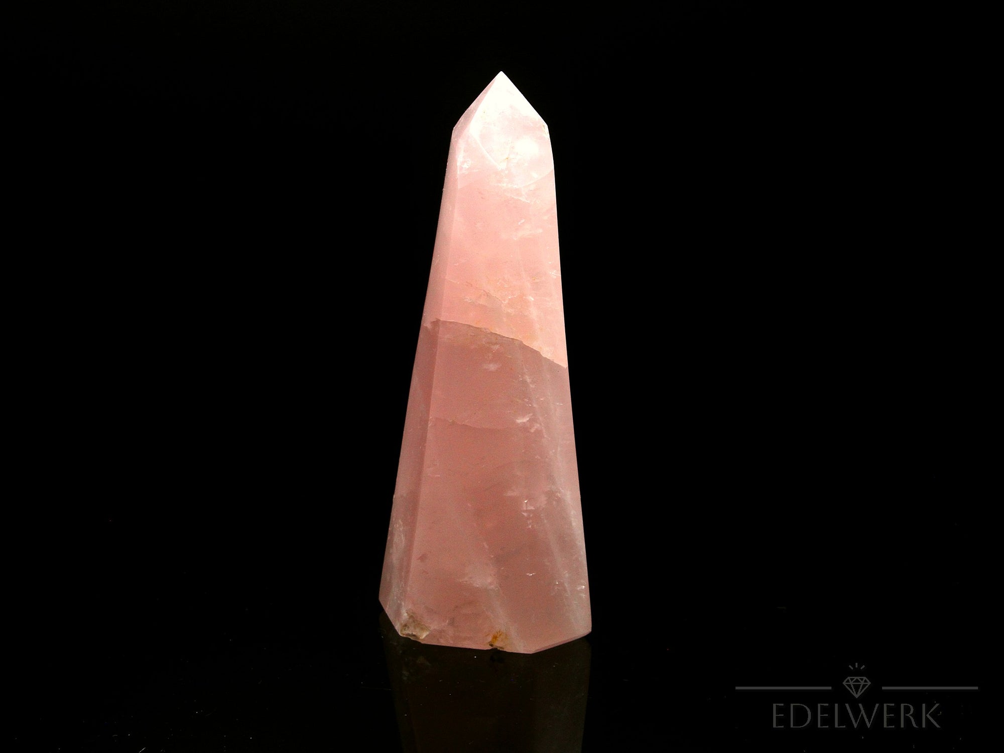 Strahlender Rosenquarz, fördert energetische Harmonie, rosa natürliche Struktur.