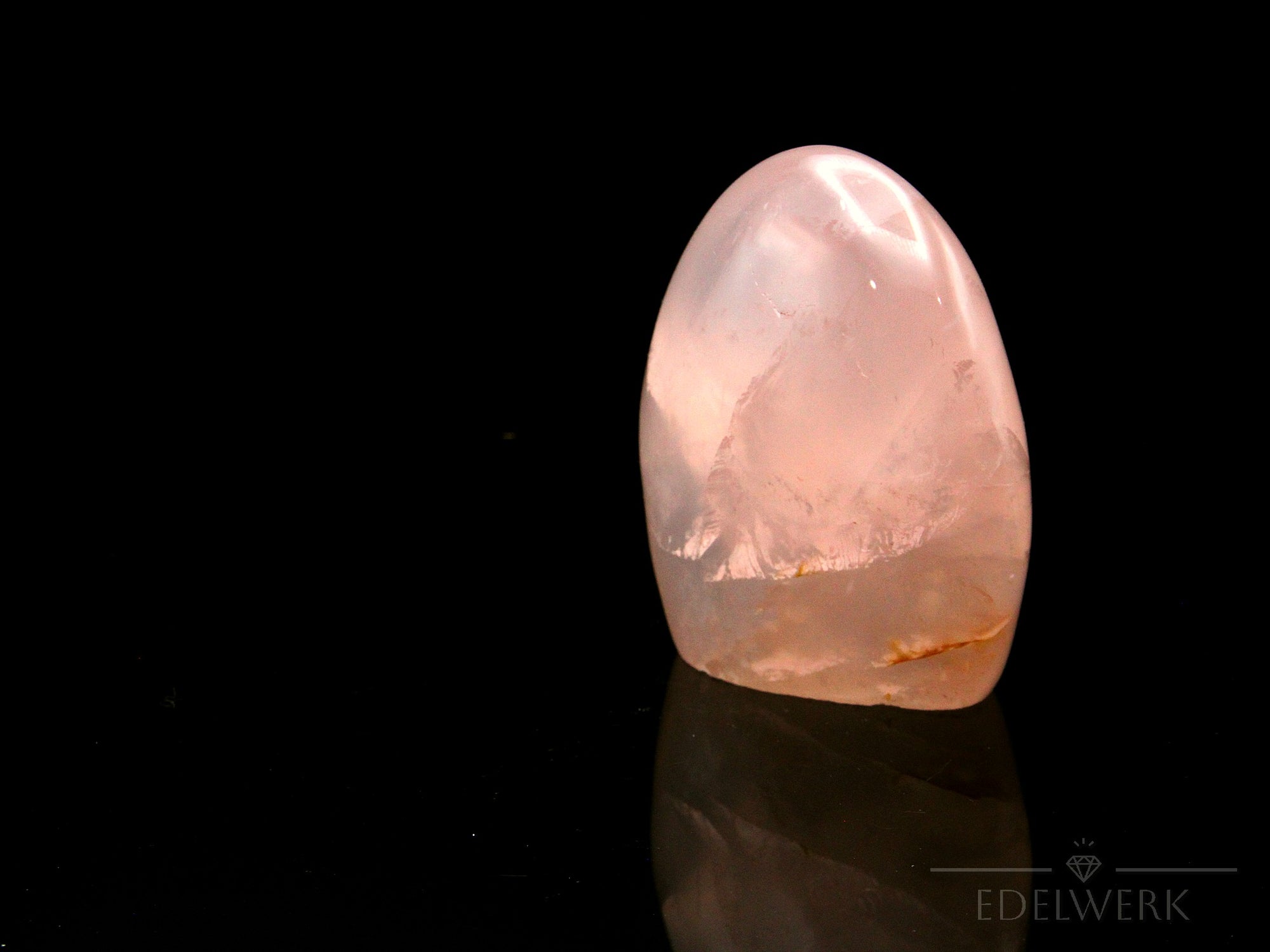 Strahlender Rosenquarz, Heilstein für klare Praxis, rosa glänzende Form.