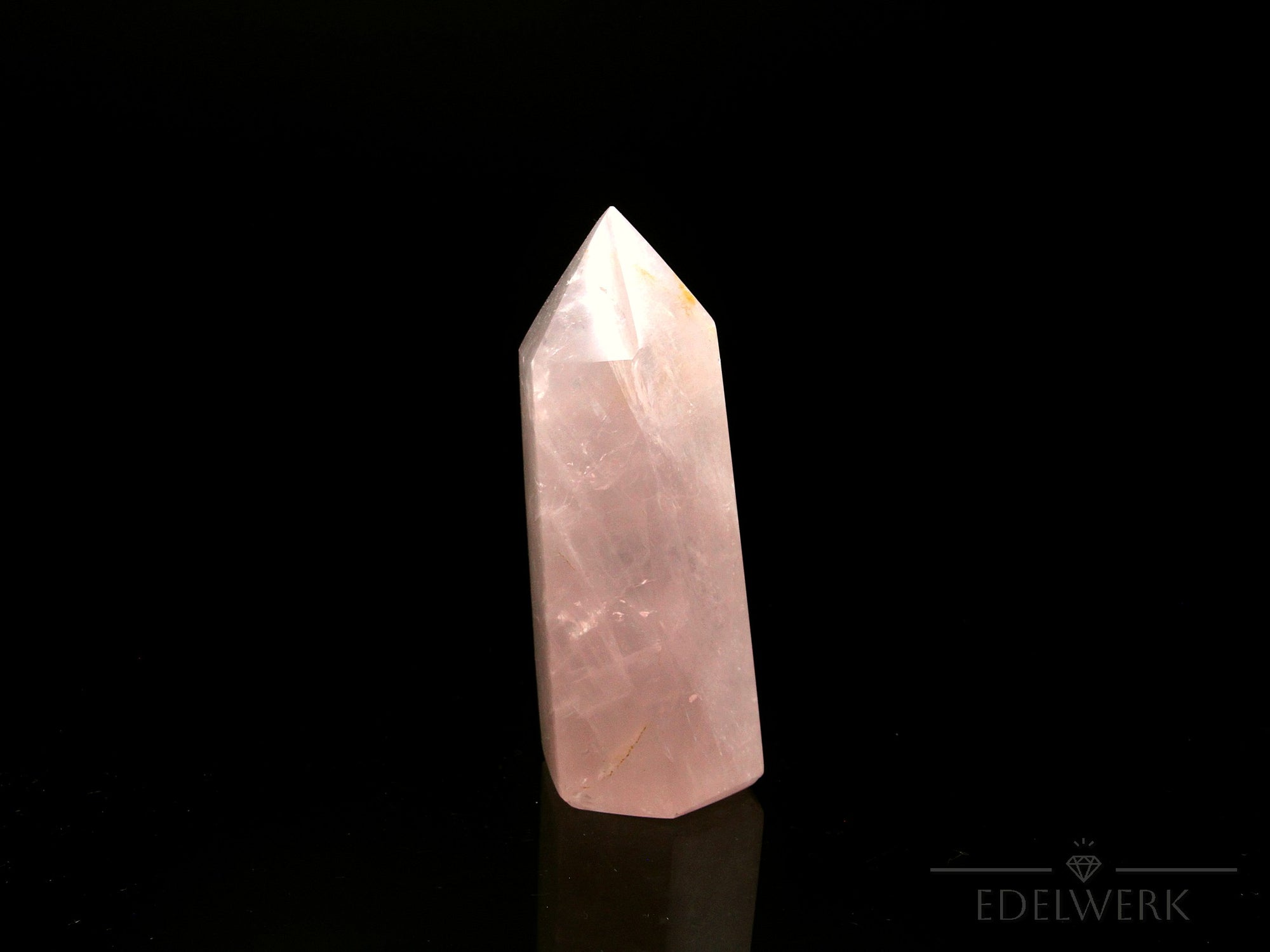 Natürlicher Rosenquarz, fördert spirituelle Harmonie, rosa Oberfläche.