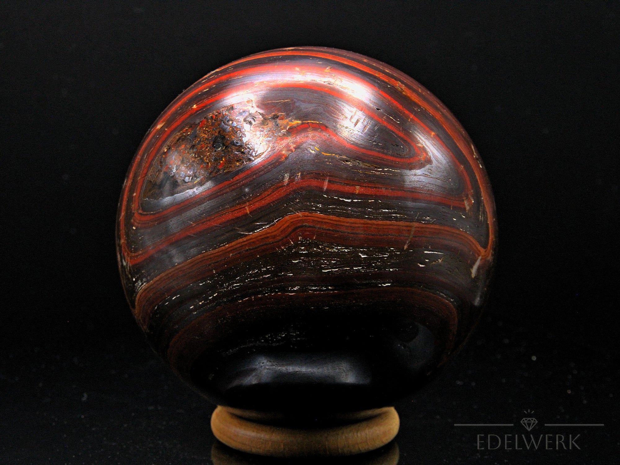 Tigeraugen Kugel Planet, Heilstein für spirituellen Schutz, glänzende gold-braune Form.