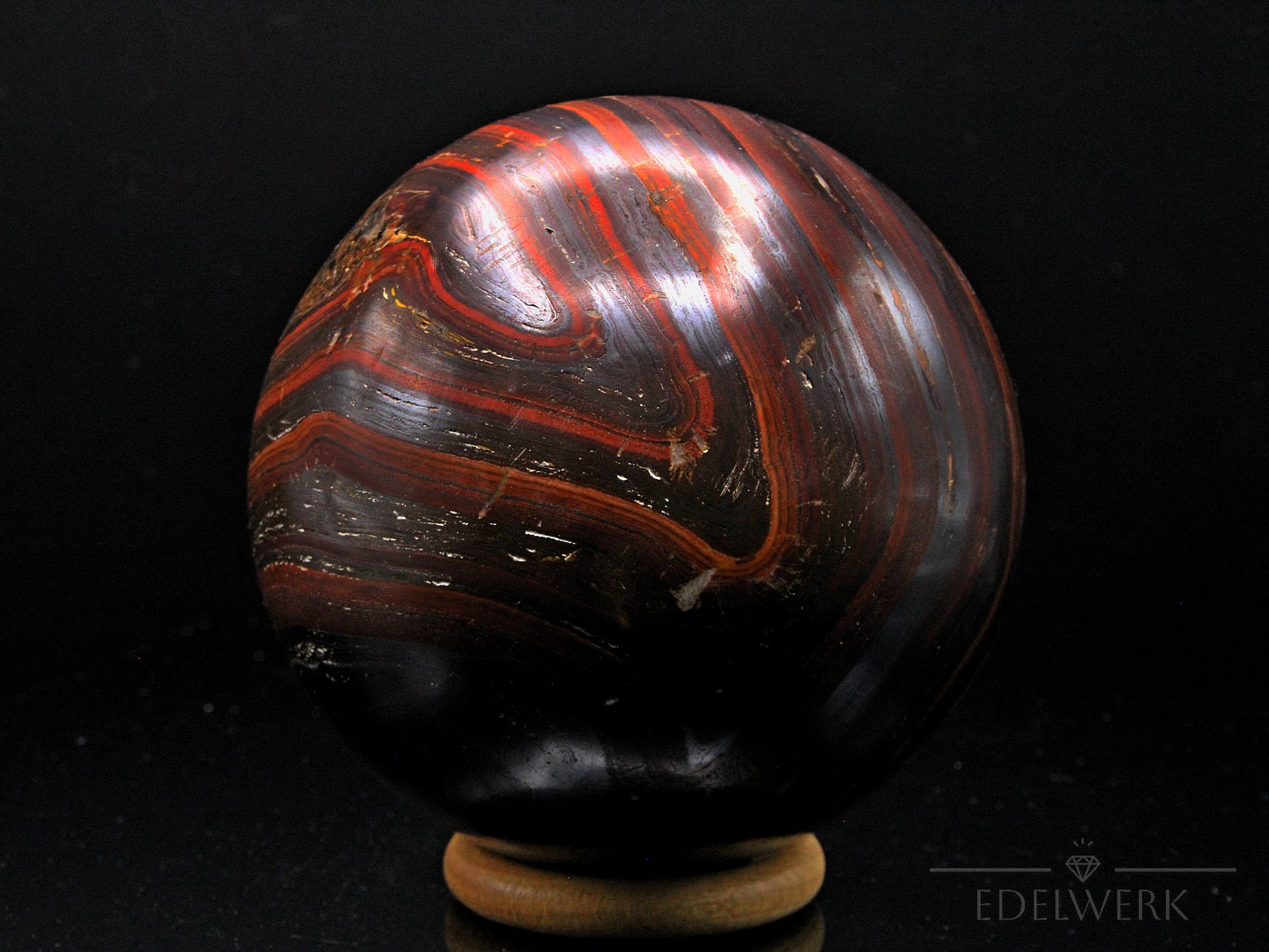 Tigeraugen Kugel Planet, fördert Selbstbewusstsein, gold-braune Kugelstruktur.