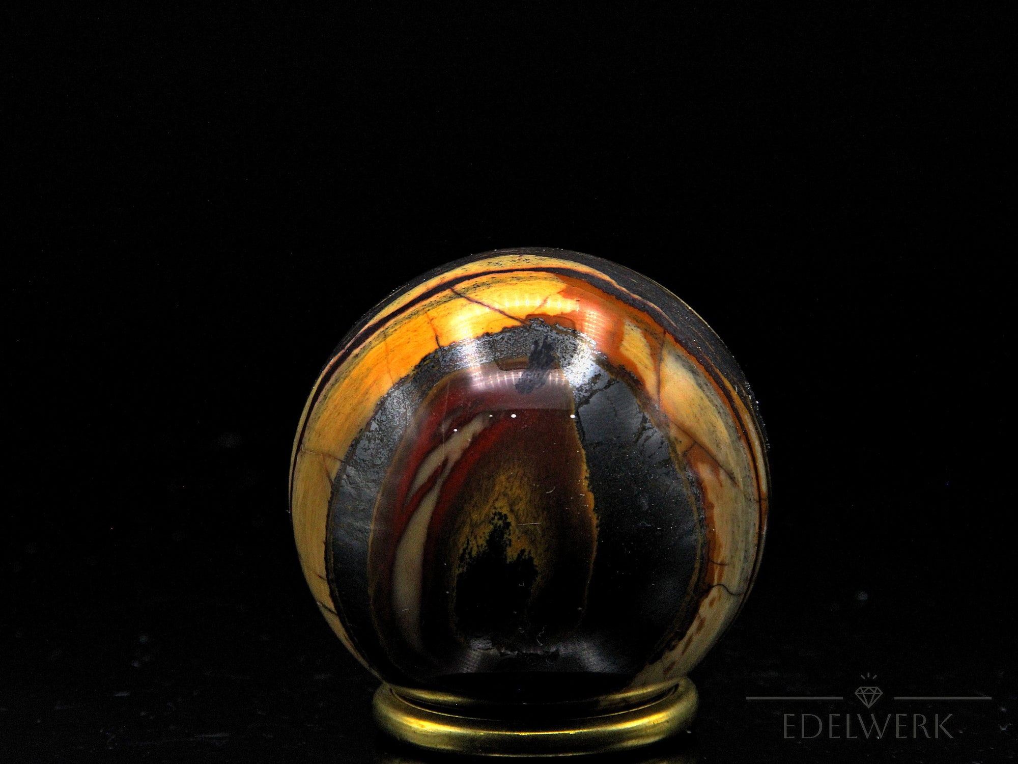 Tigeraugen Kugel Planet, Heilstein für meditative Energie, glänzende gold-braune Form.