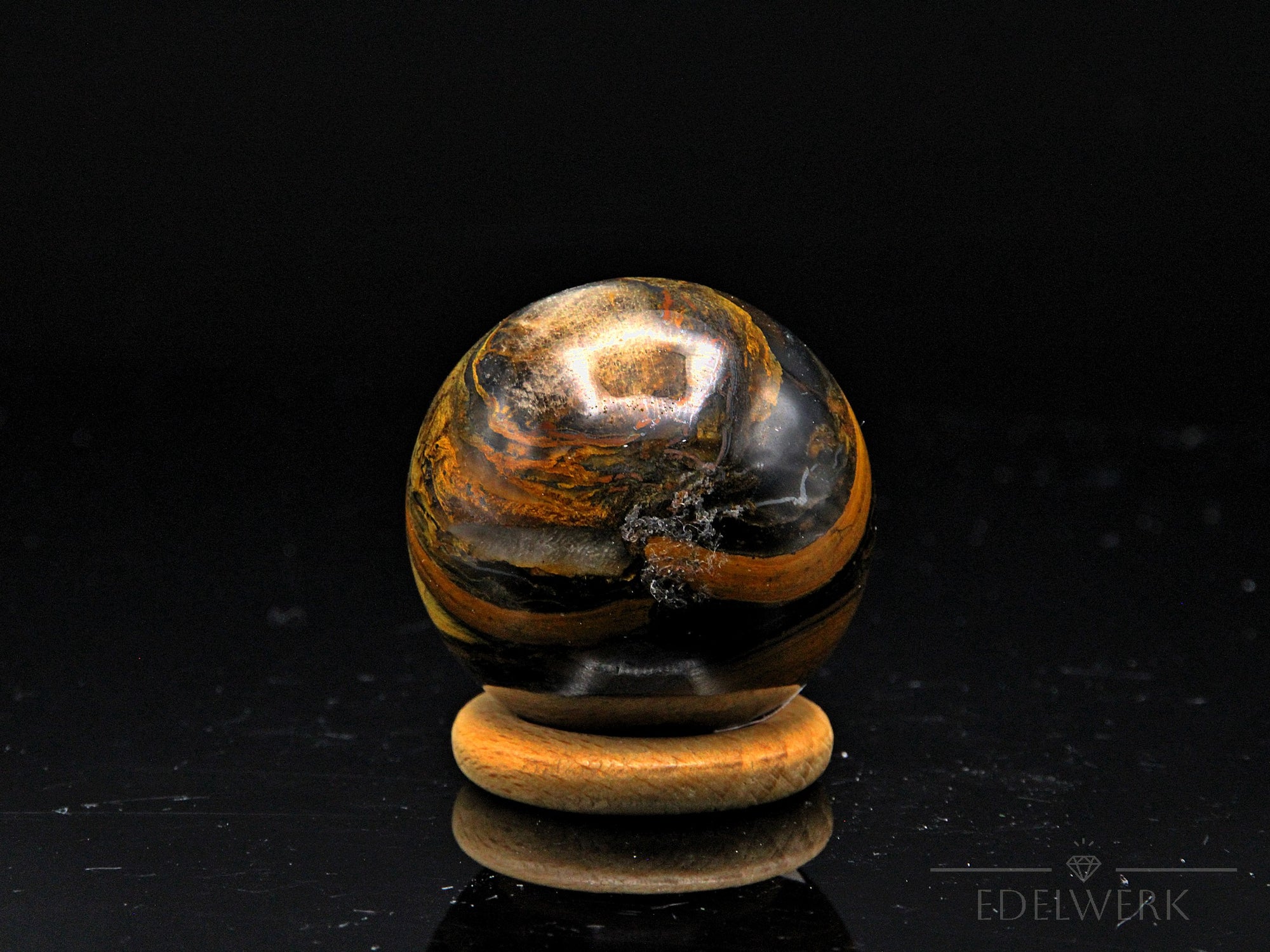 Tigeraugen Kugel Planet, fördert energetische Kraft, gold-braune Kugelstruktur.